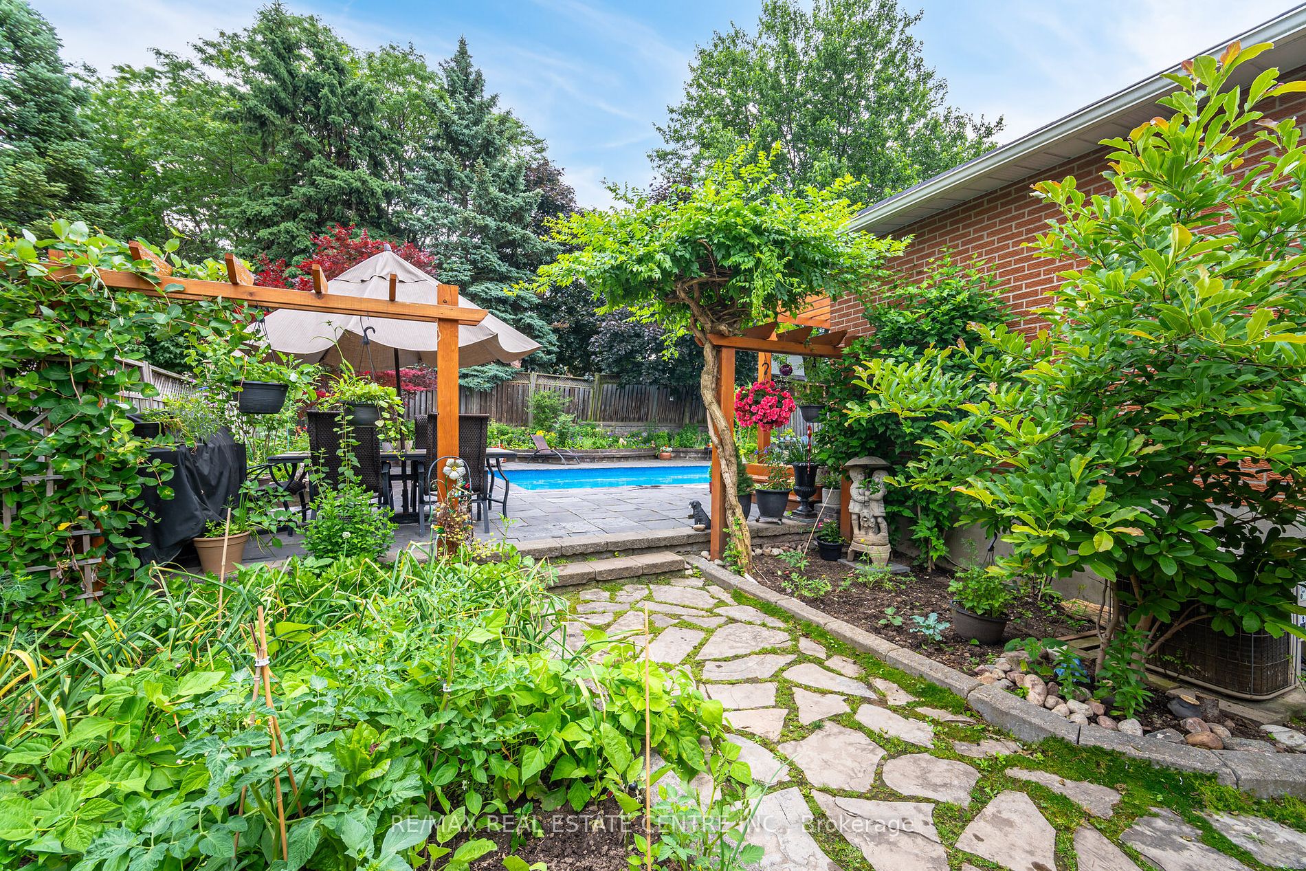 238 Laurier Avenue