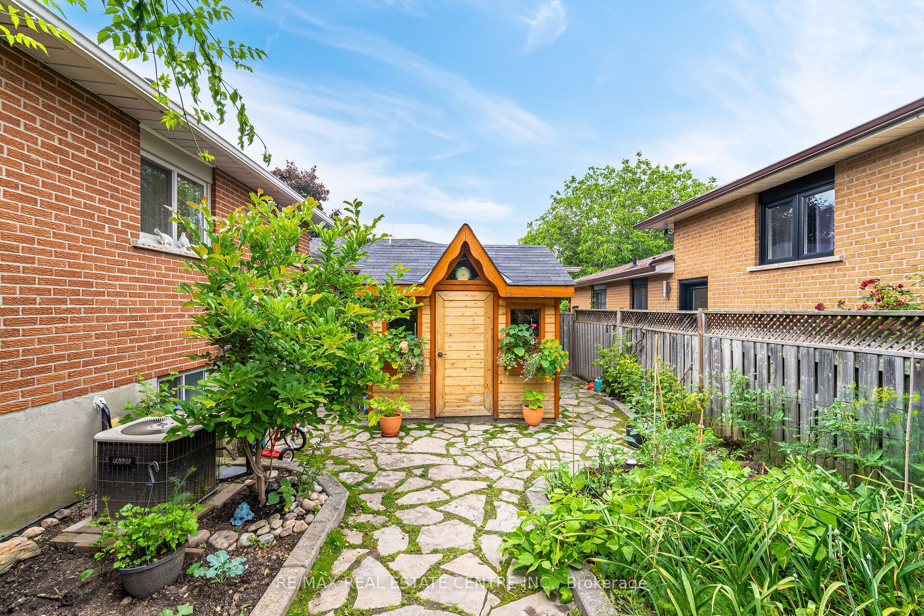 238 Laurier Avenue