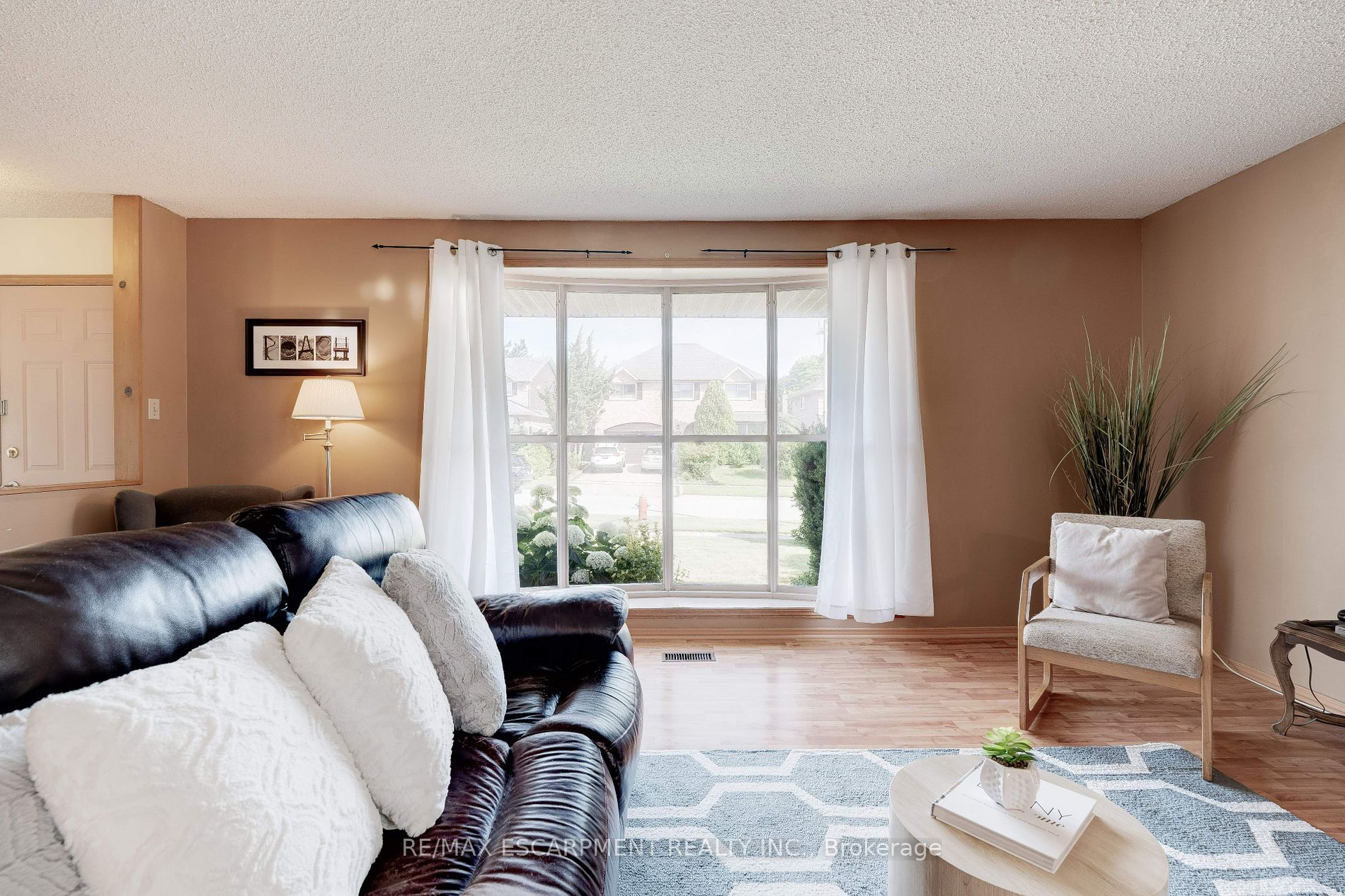 2358 Arnold Crescent