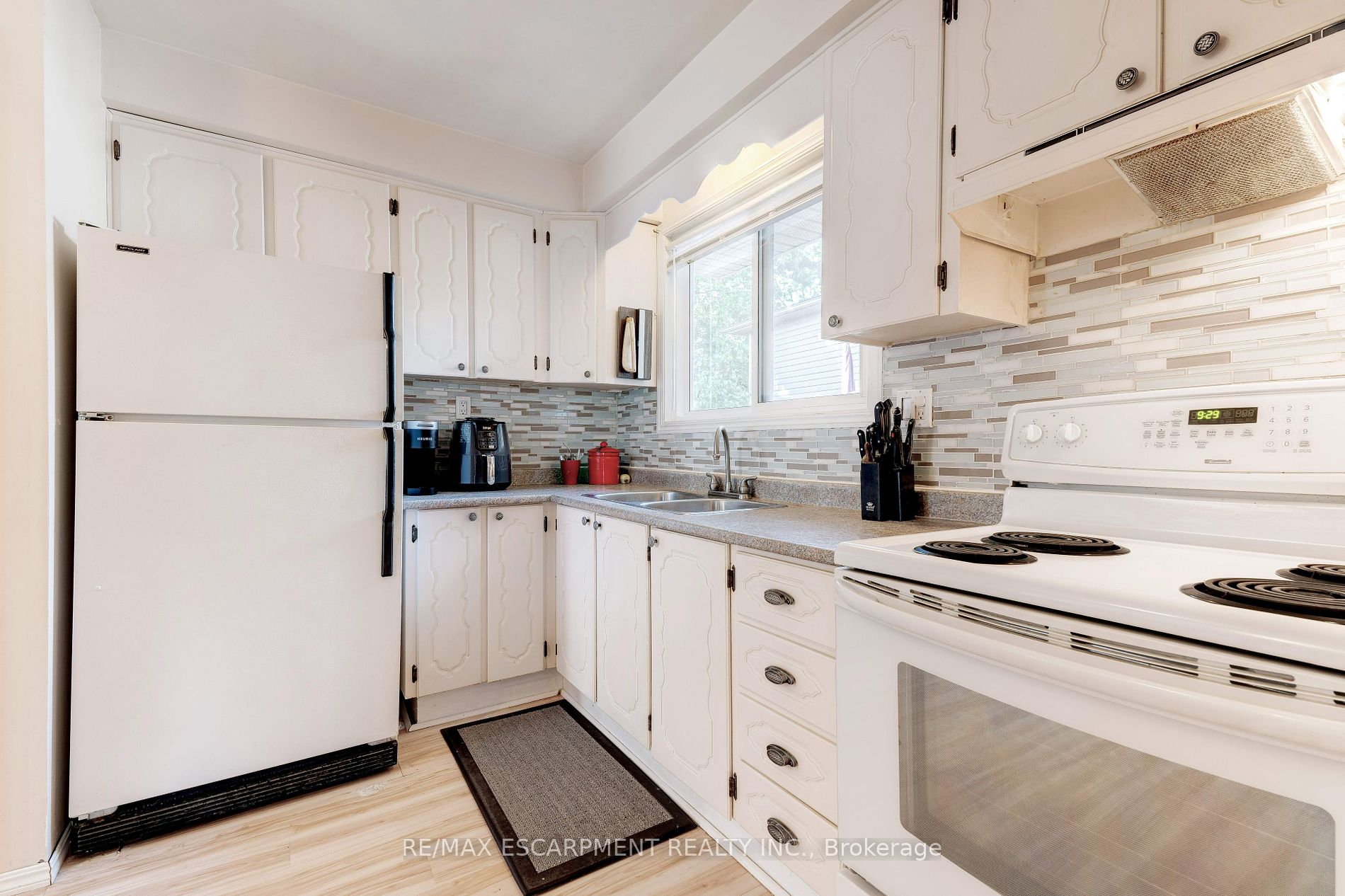 2358 Arnold Crescent