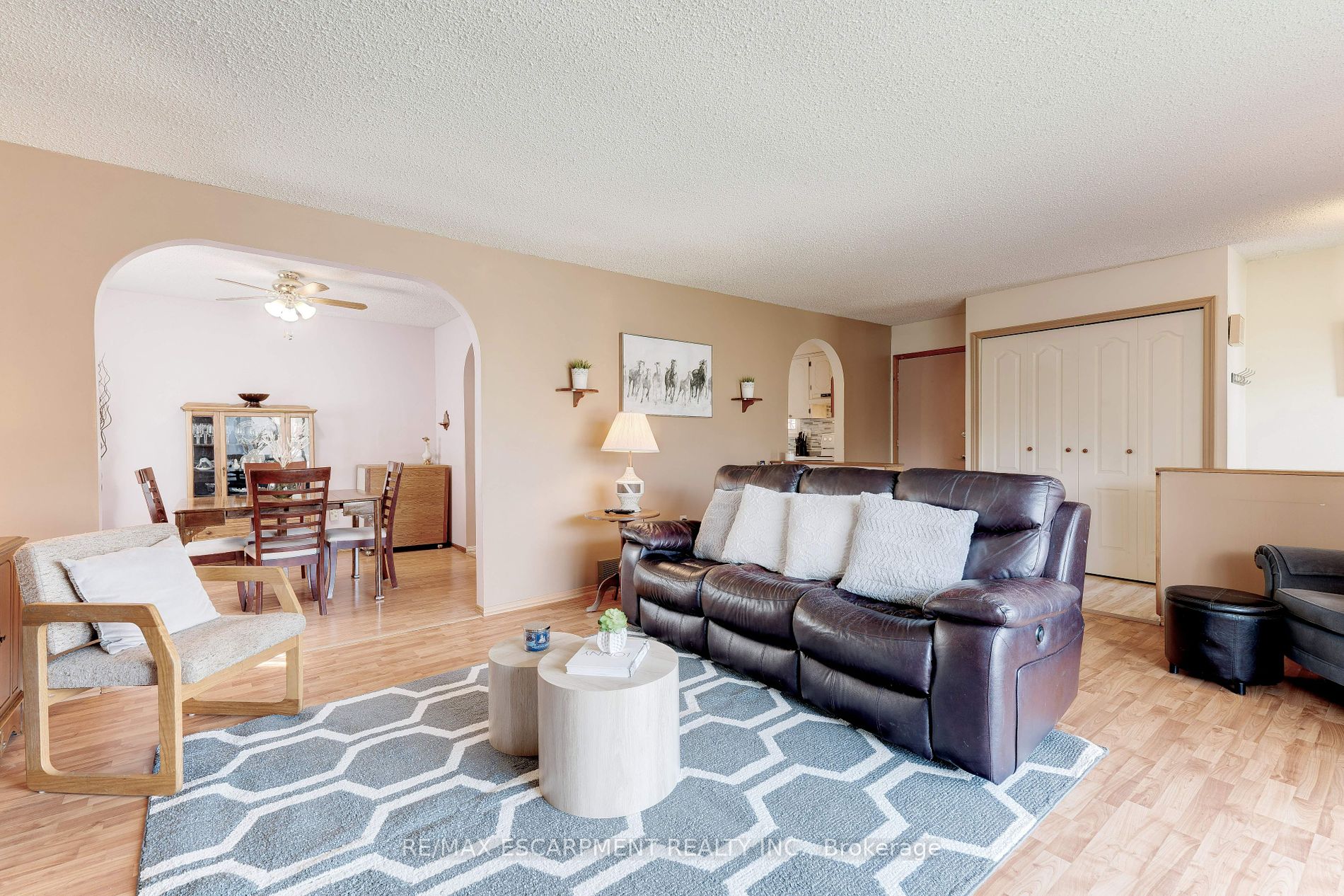 2358 Arnold Crescent