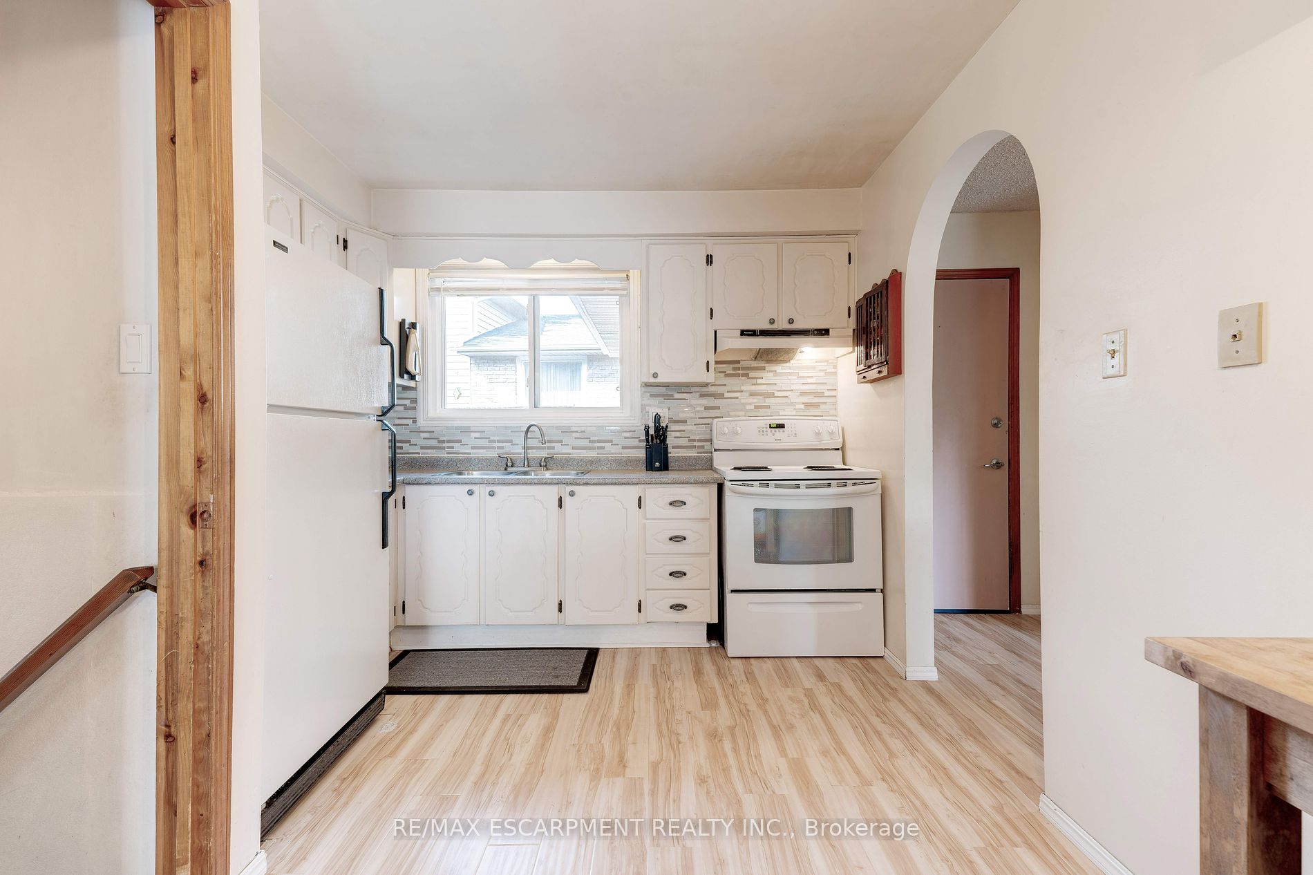 2358 Arnold Crescent