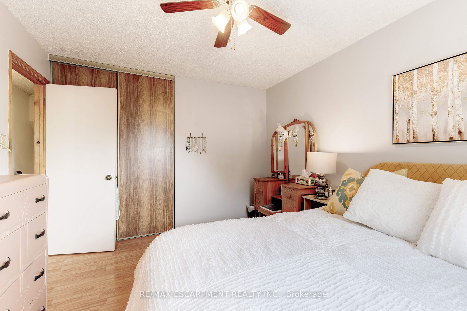 2358 Arnold Crescent