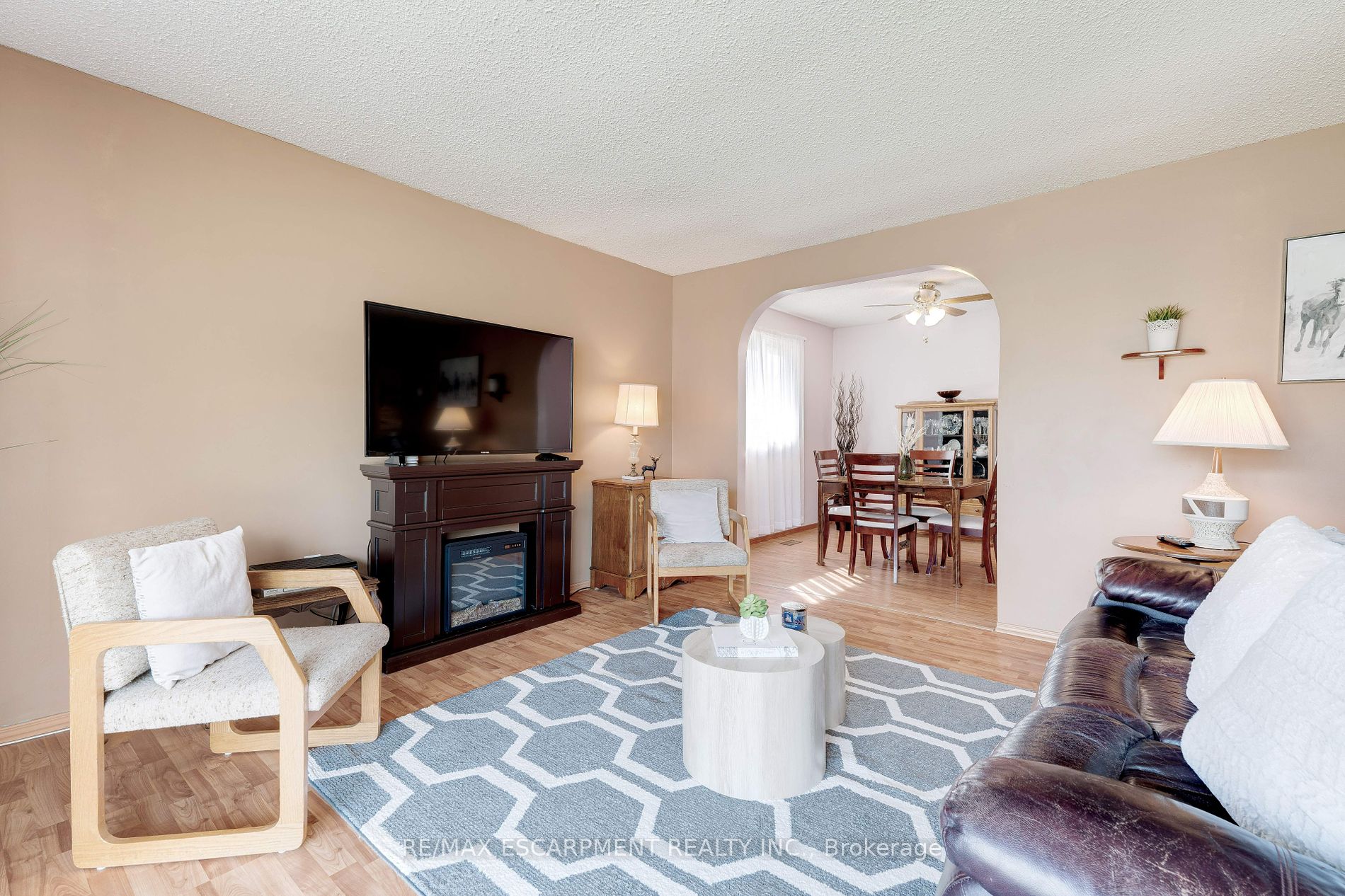 2358 Arnold Crescent