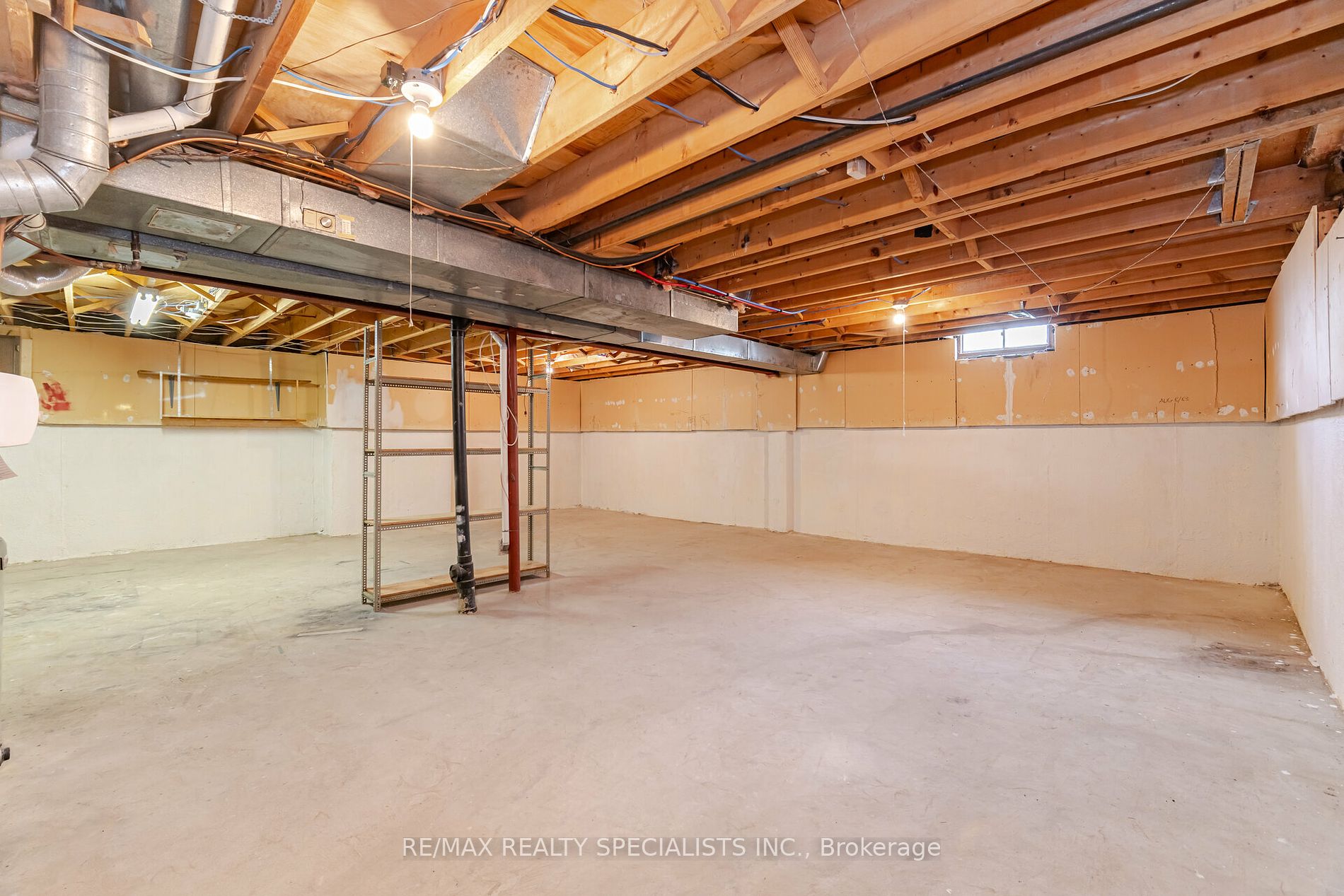 37 Ladin Dr