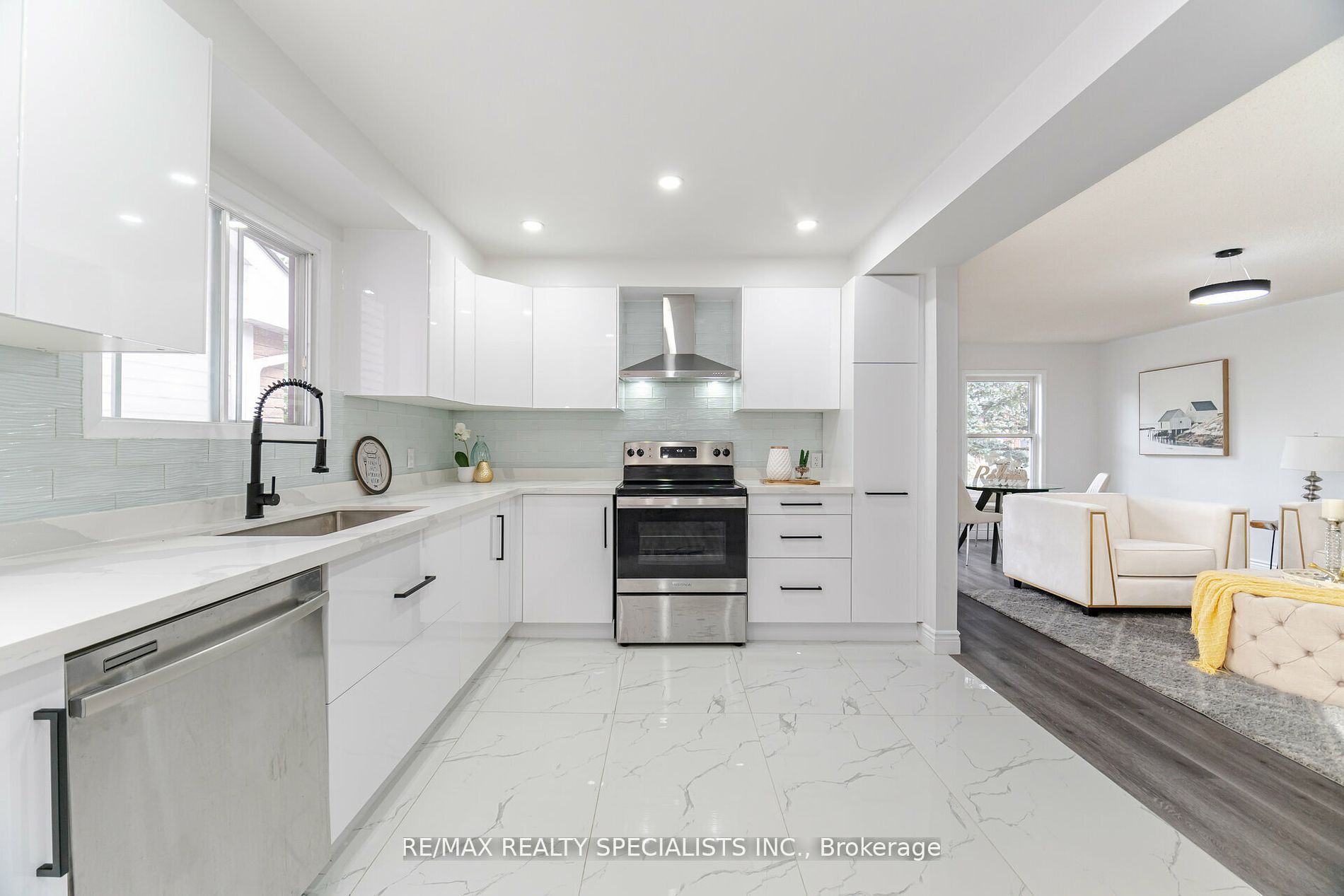 37 Ladin Dr