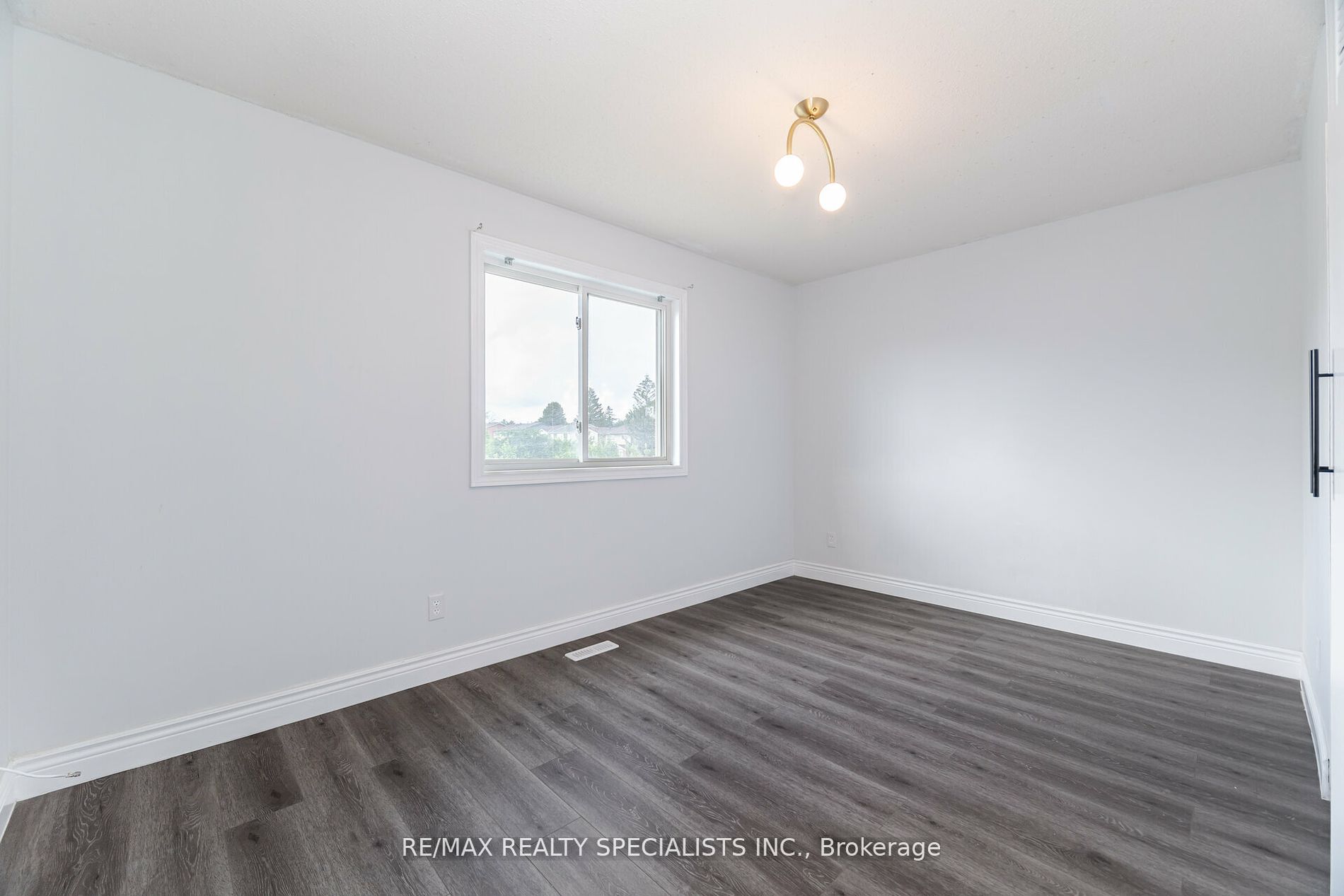 37 Ladin Dr