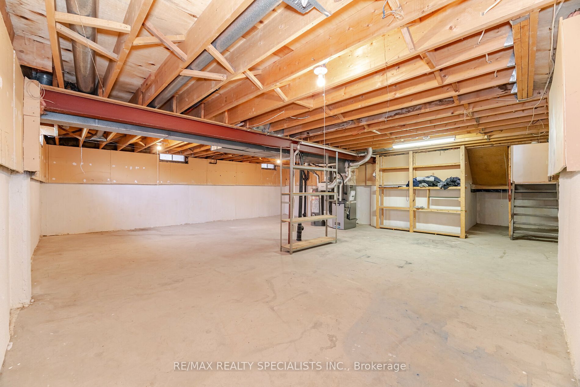 37 Ladin Dr