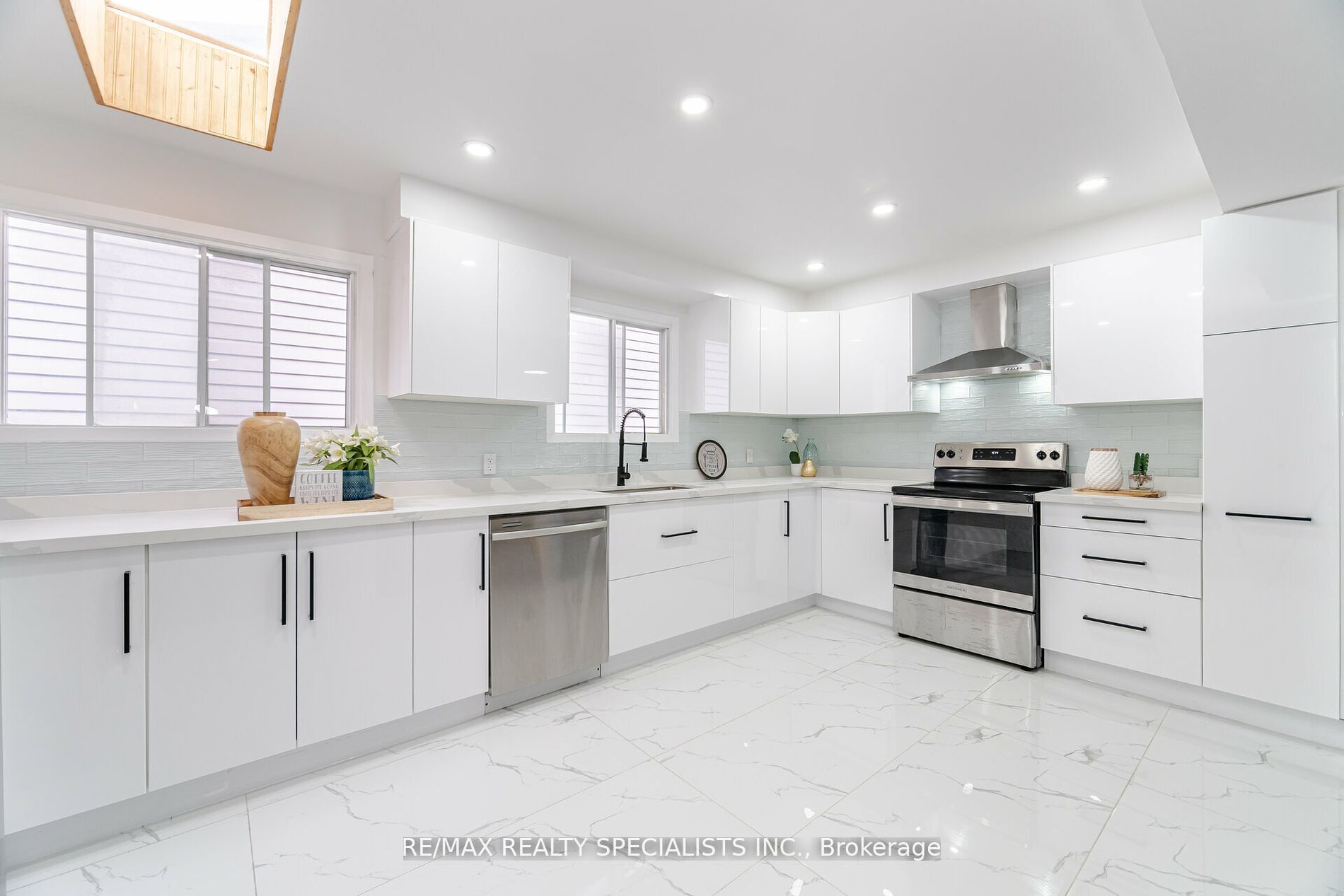 37 Ladin Dr