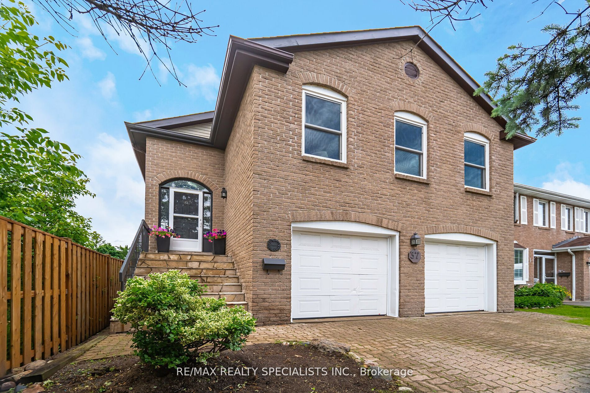 37 Ladin Dr