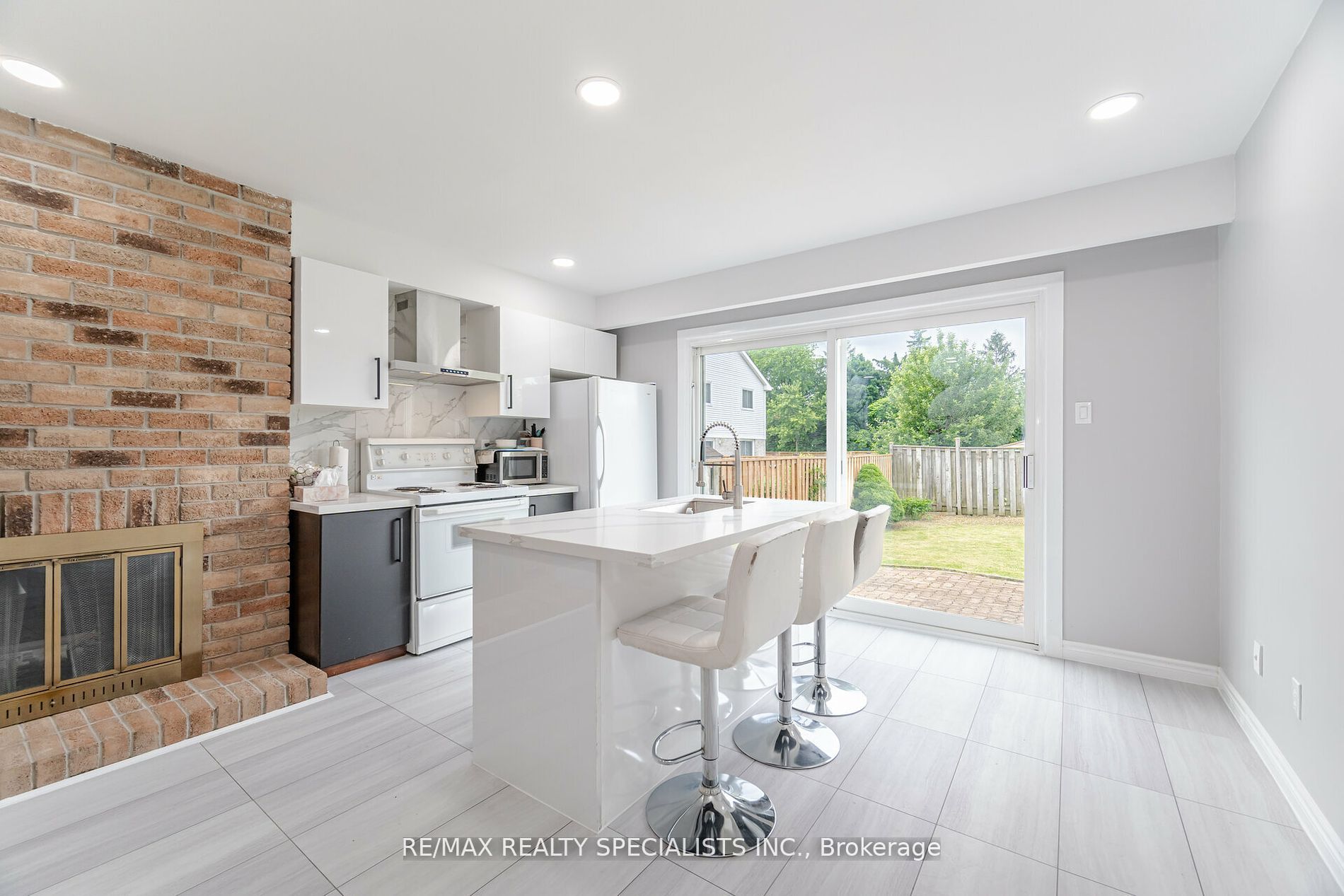 37 Ladin Dr