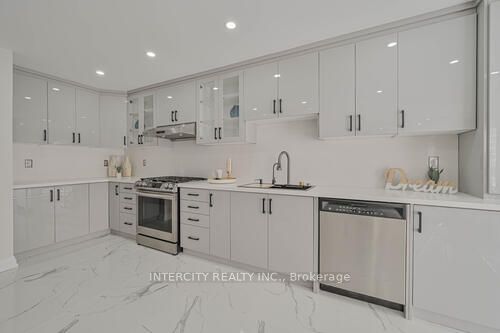 3 Rambling Oak Drive