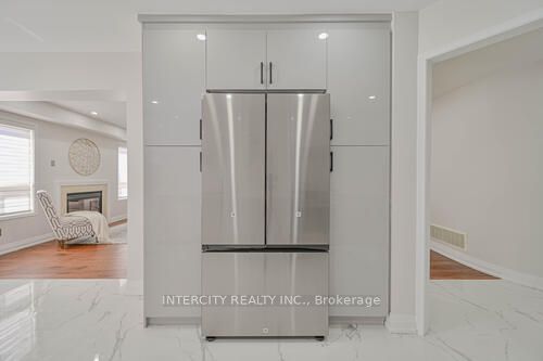 3 Rambling Oak Drive