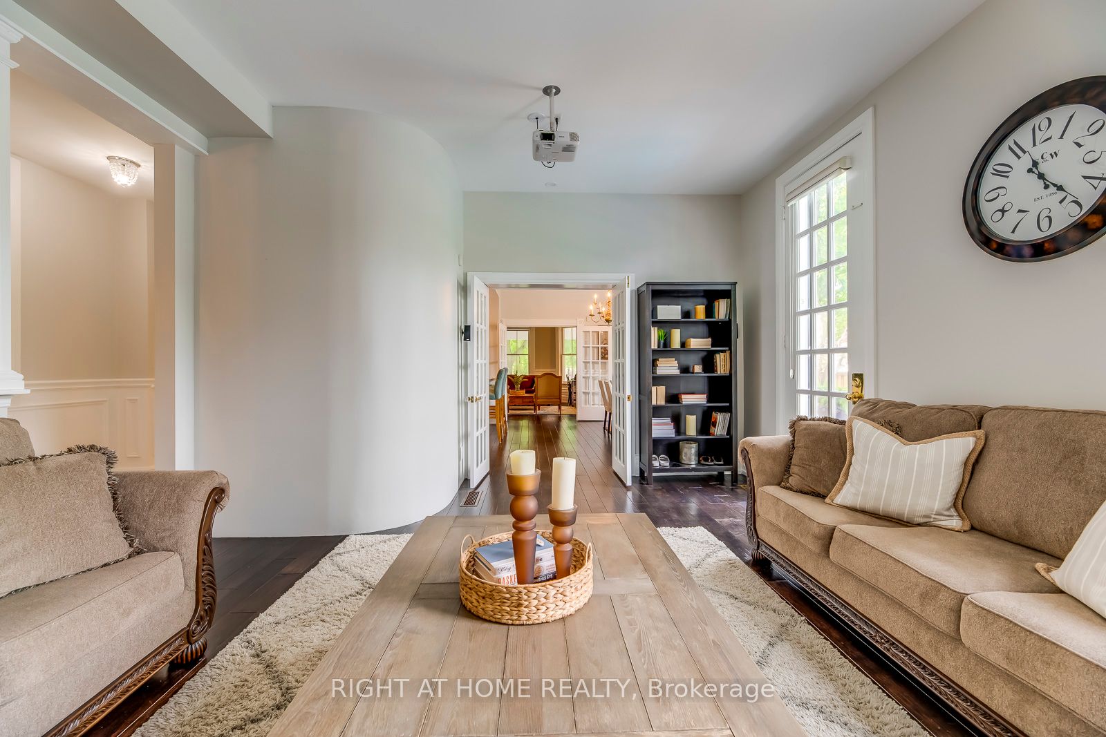 118 Main St S