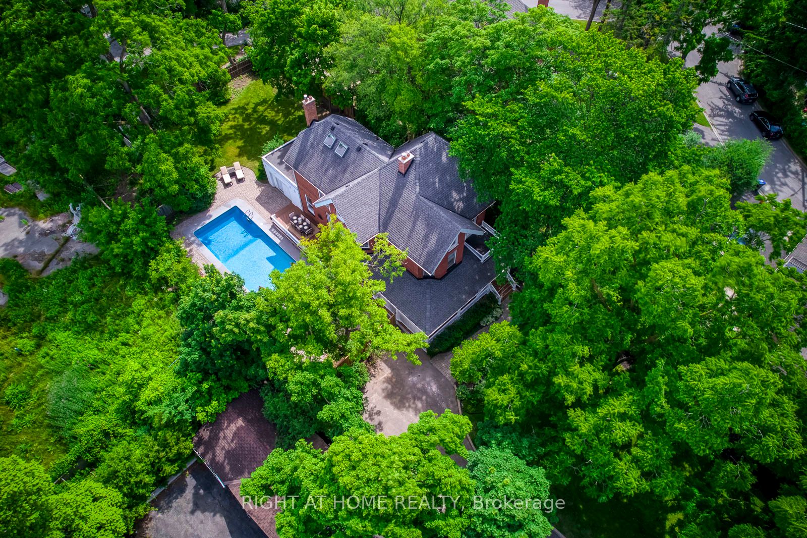 118 Main St S