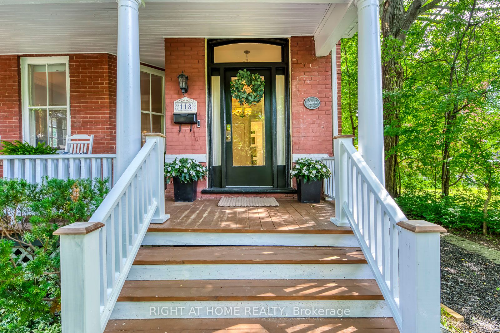 118 Main St S