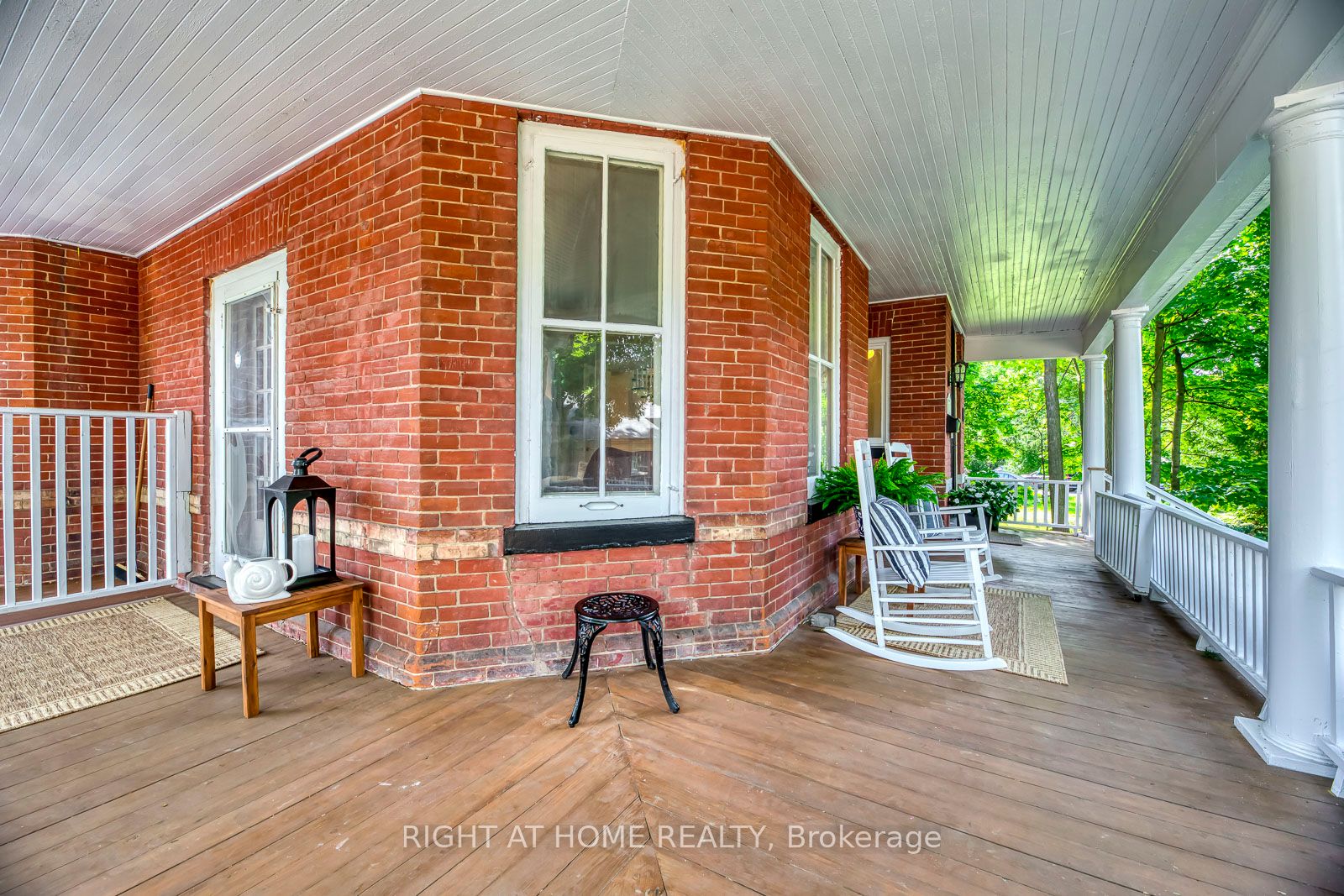118 Main St S