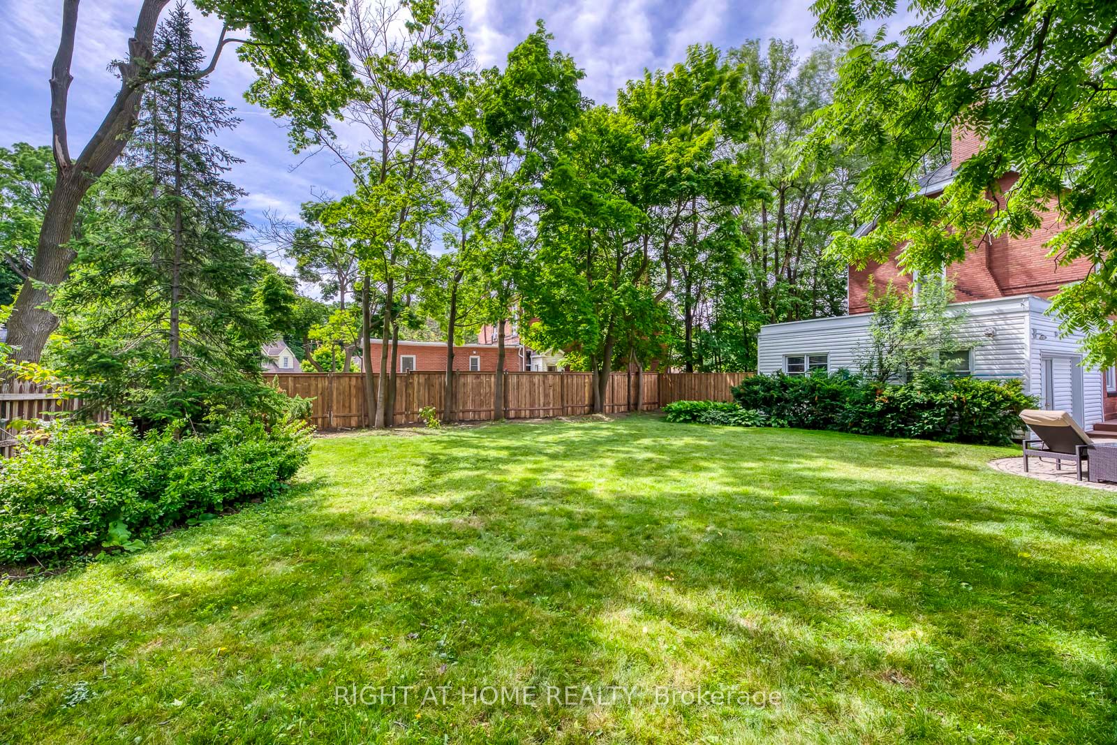 118 Main St S