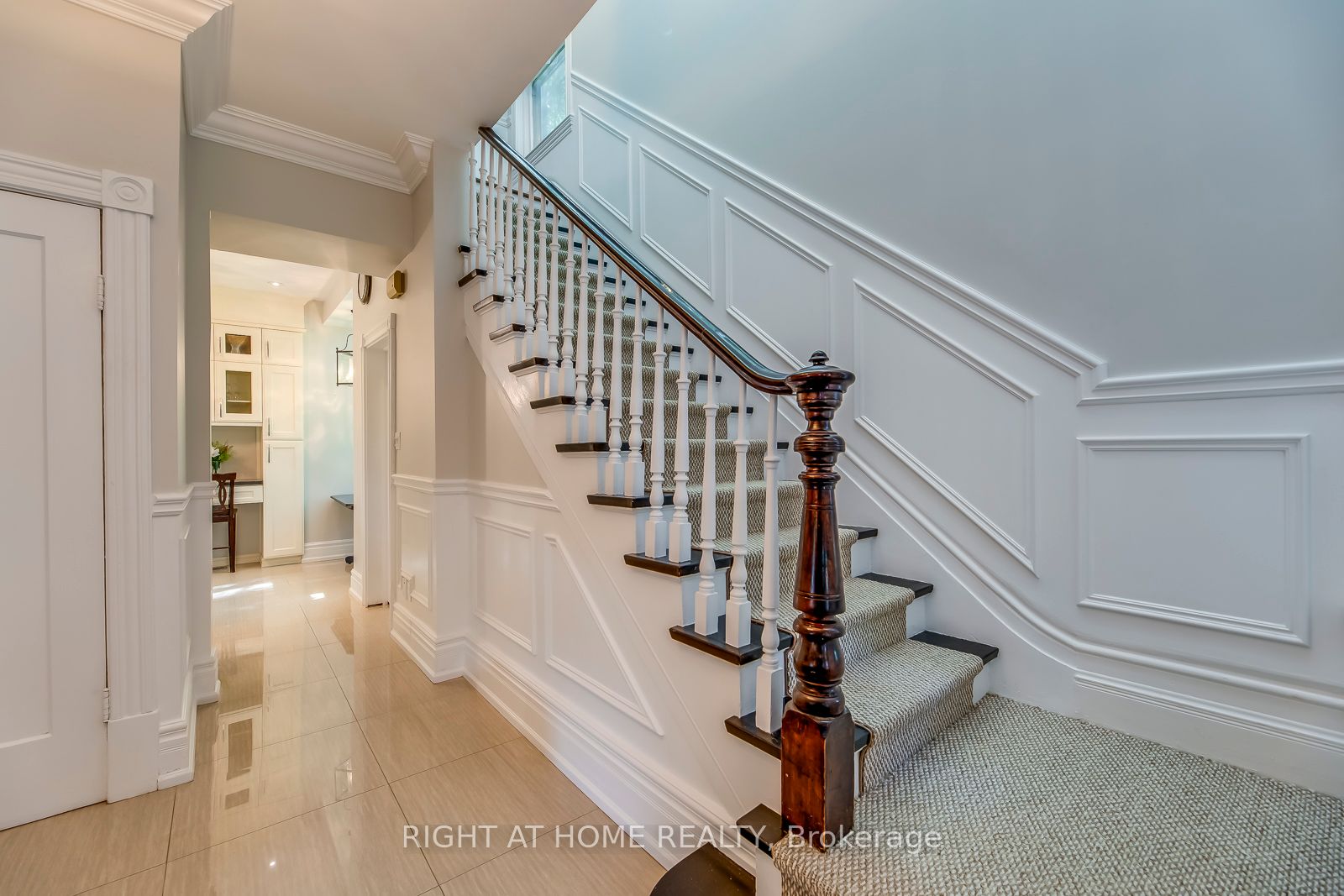 118 Main St S