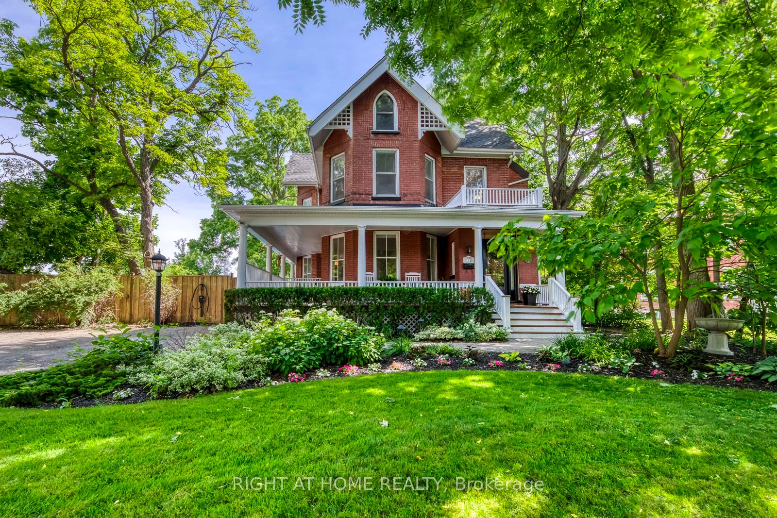 118 Main St S