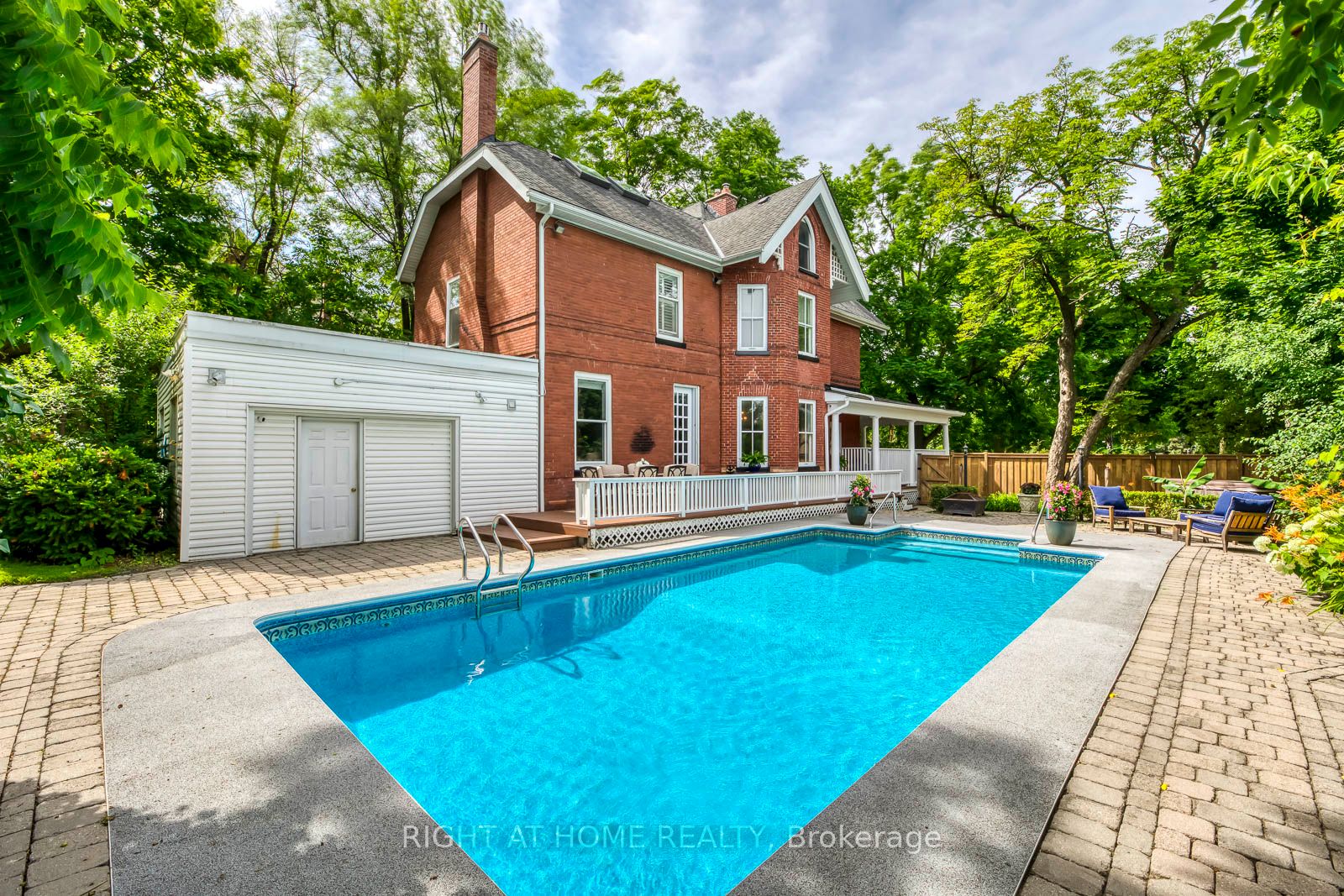 118 Main St S