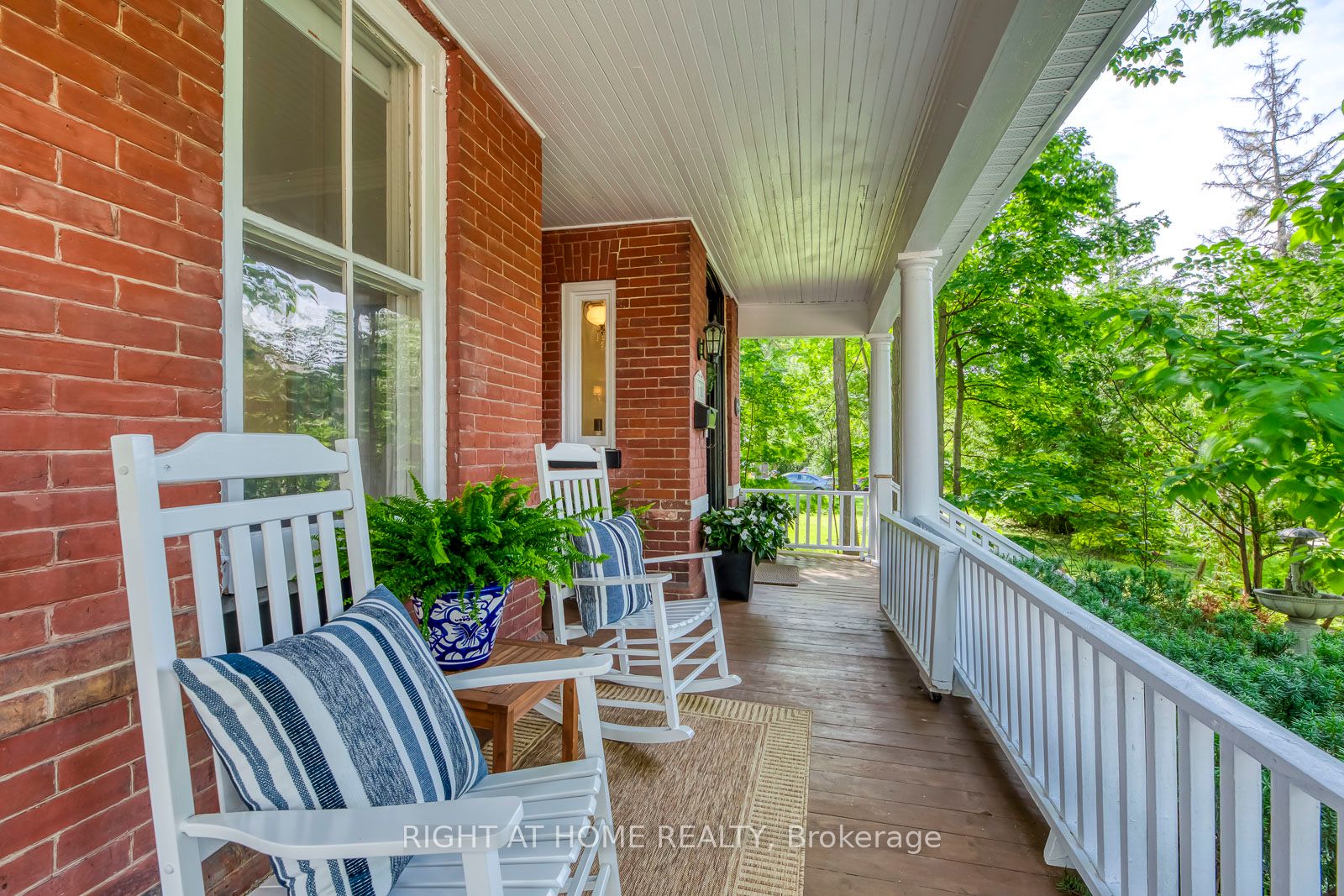 118 Main St S