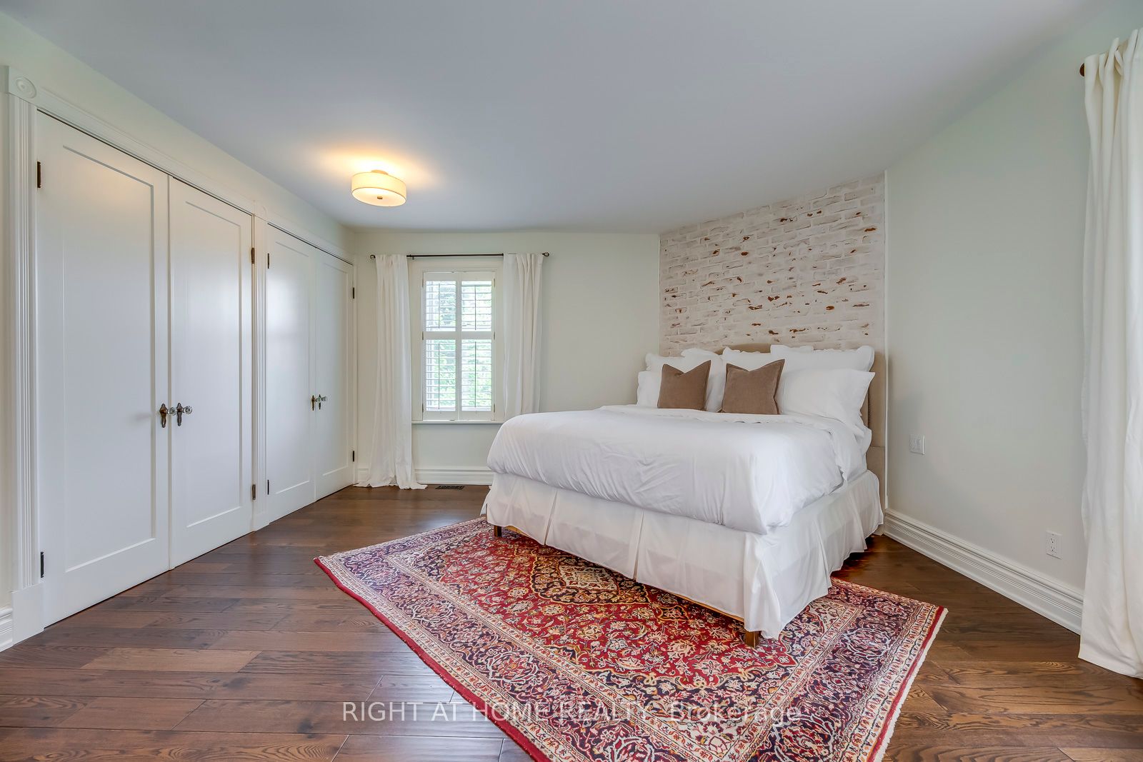 118 Main St S