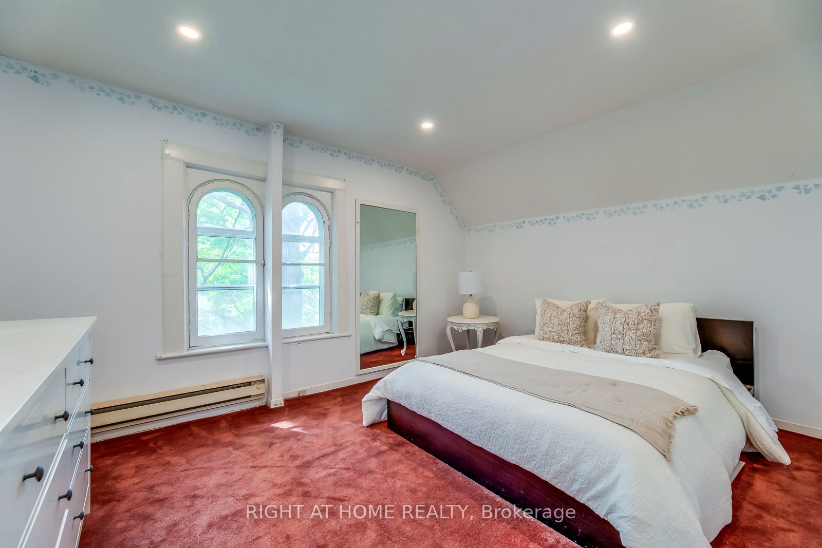 118 Main St S