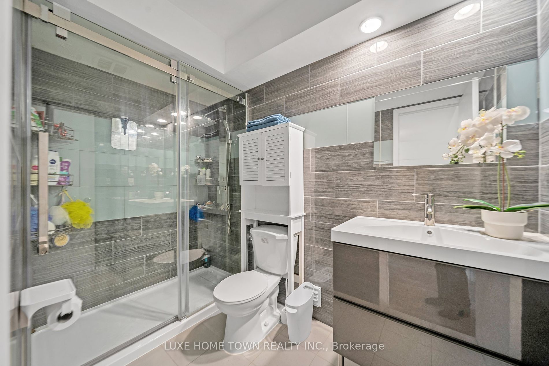 400 Mississauga Valley Boulevard #160