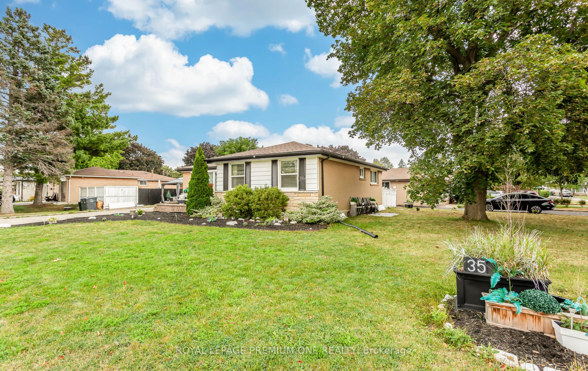 35 Brentwood Dr