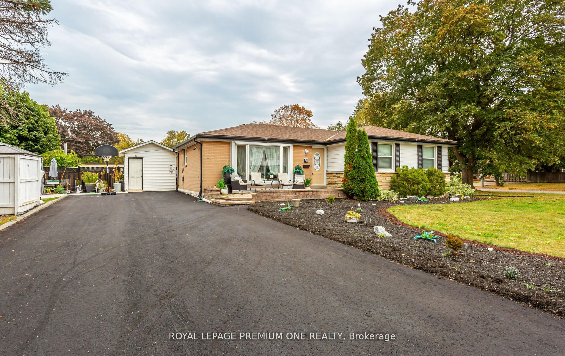 35 Brentwood Dr