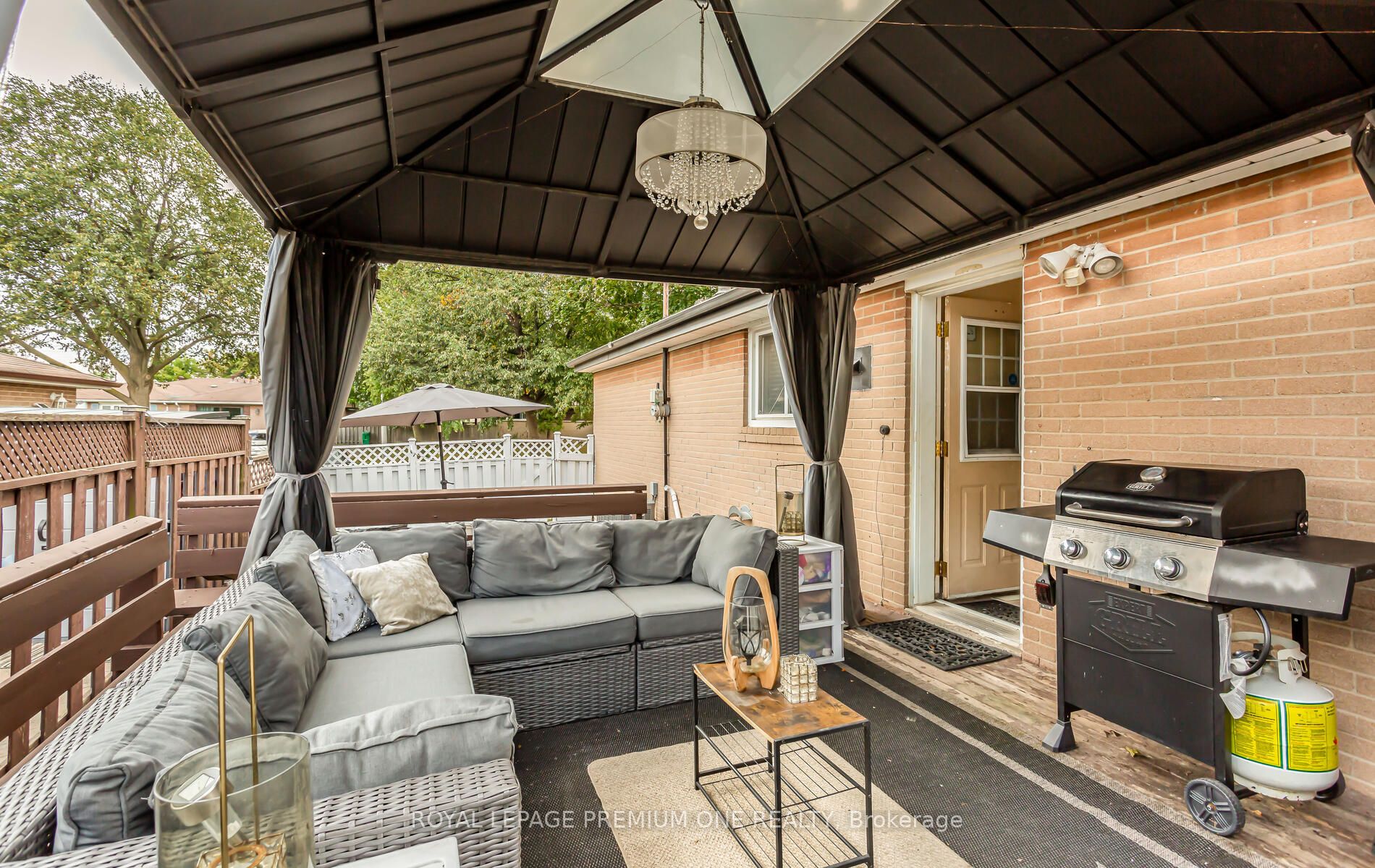 35 Brentwood Dr