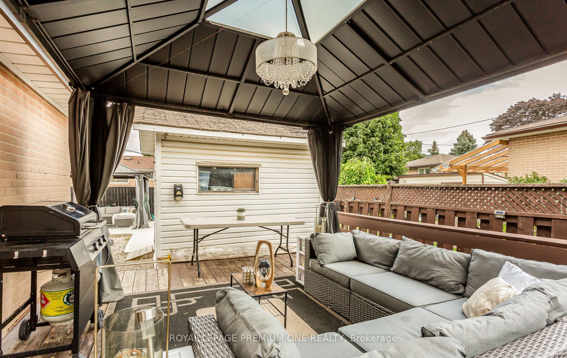 35 Brentwood Dr