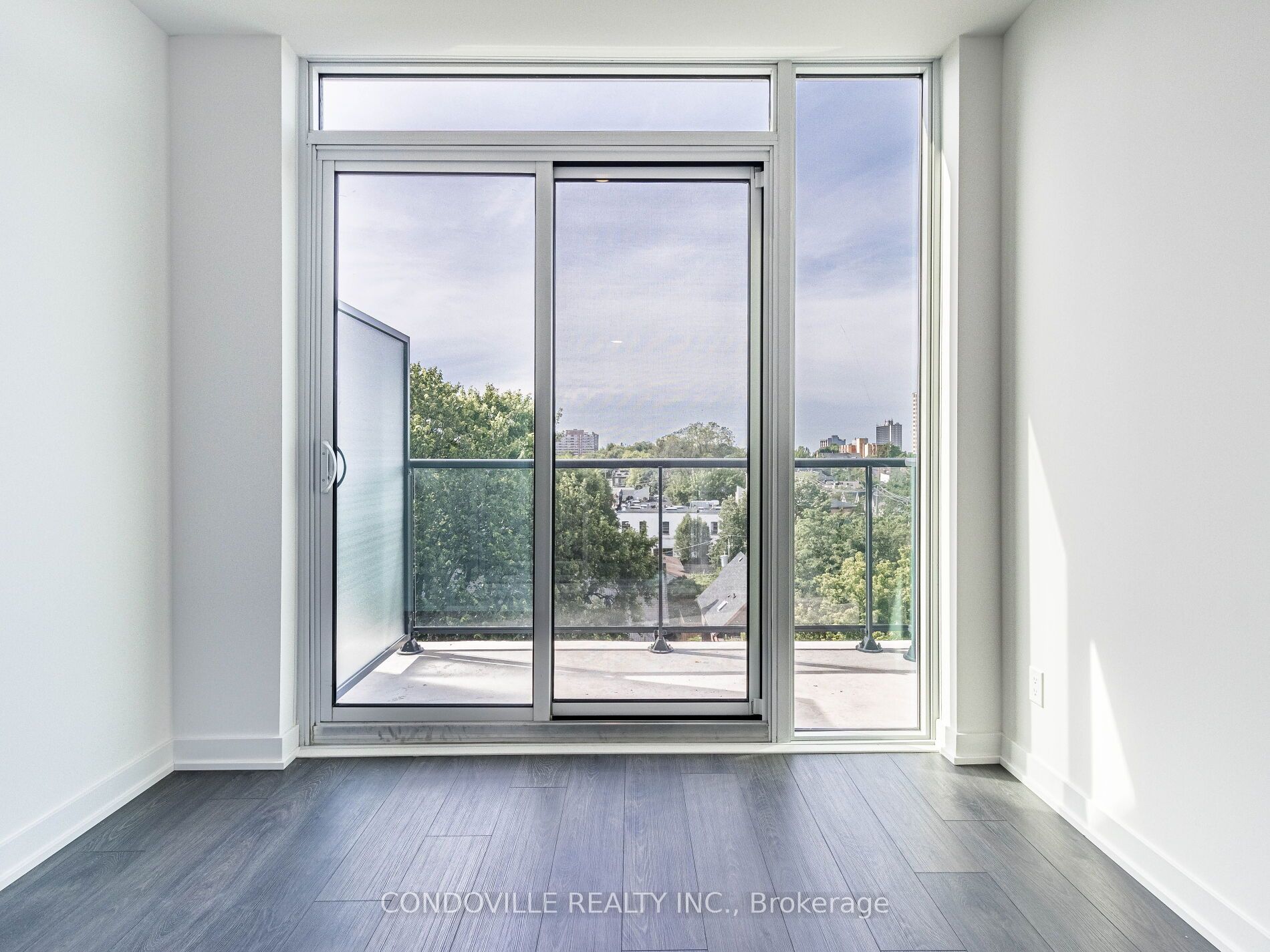 57 Brock Street W, #612