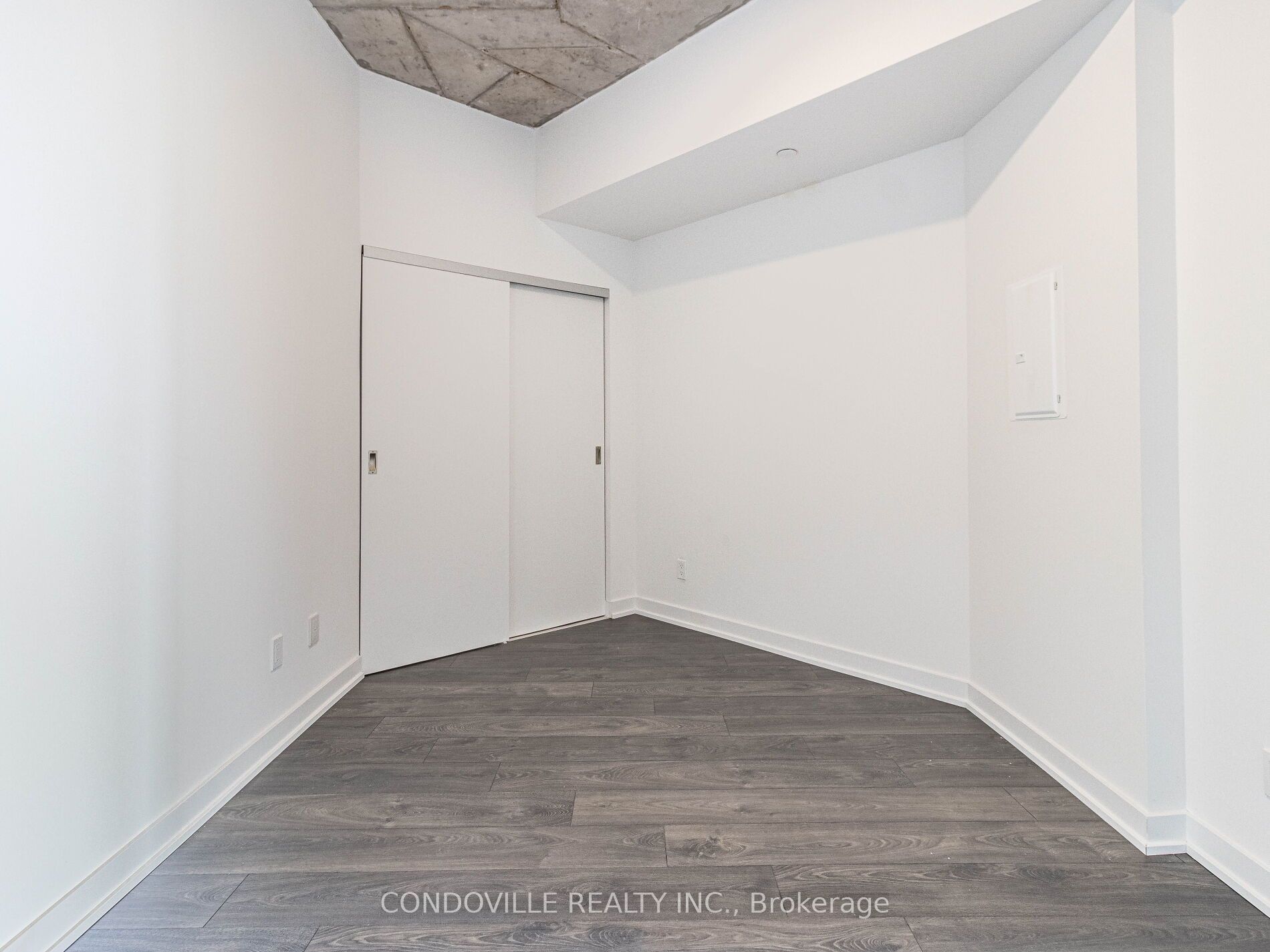 57 Brock Street W, #612