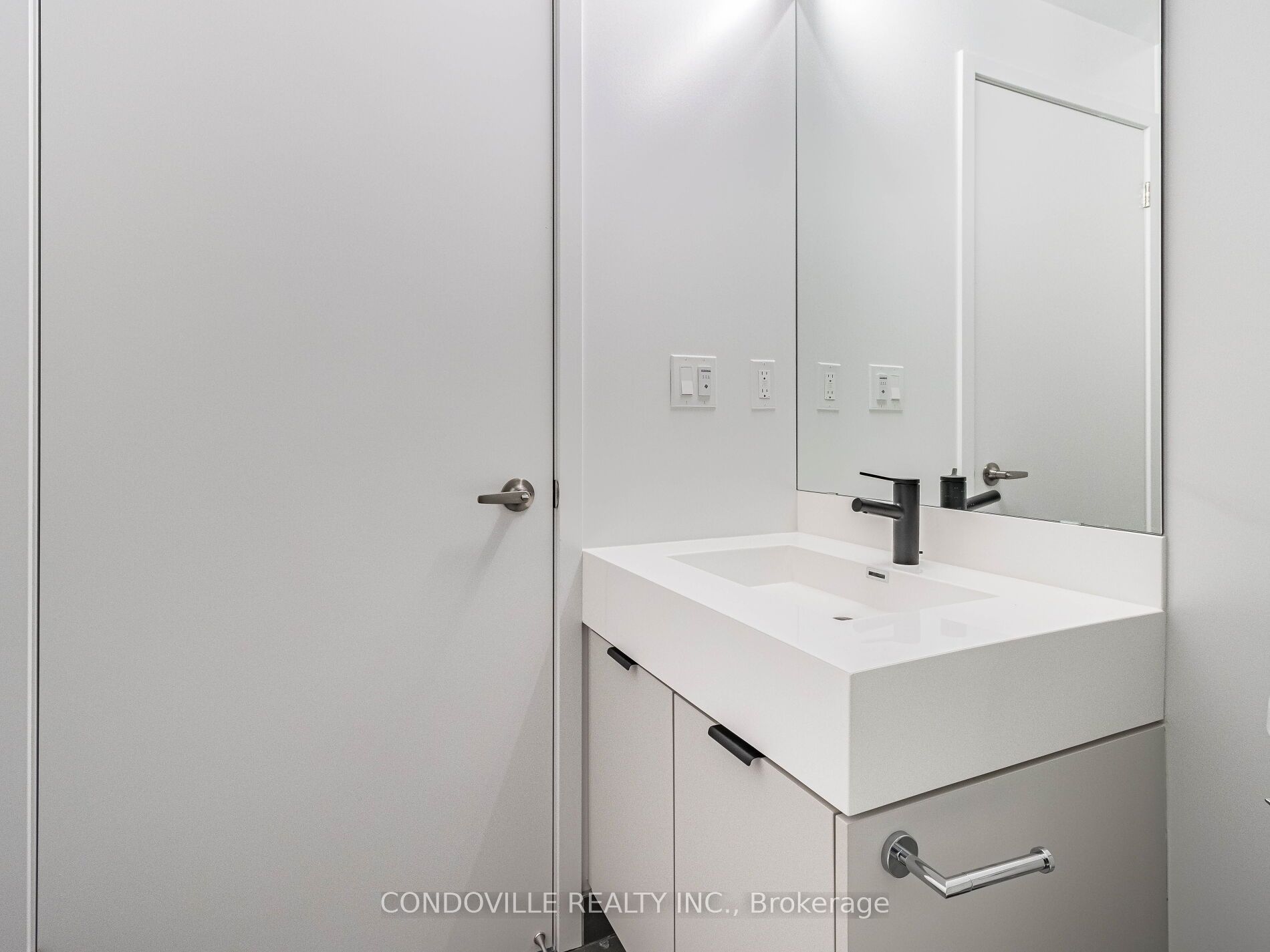 57 Brock Street W, #612