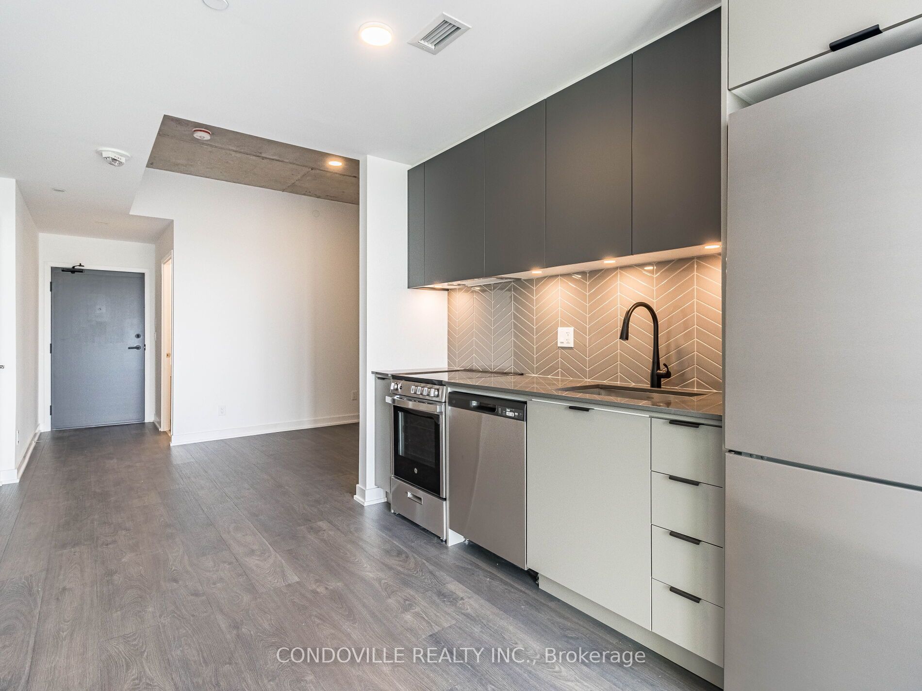 57 Brock Street W, #612