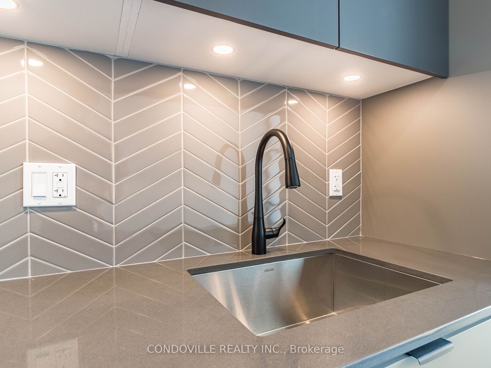 57 Brock Street W, #612