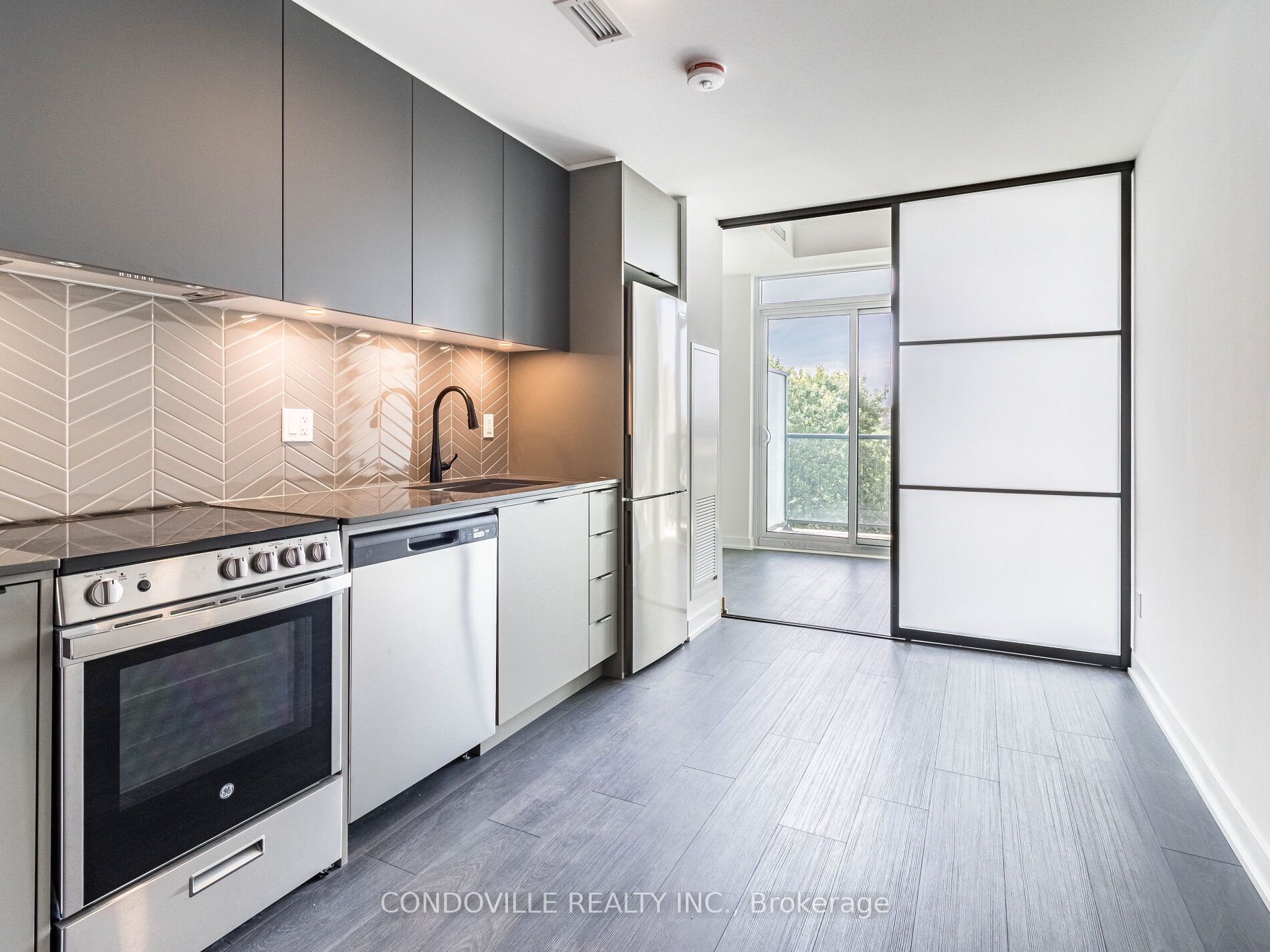 57 Brock Street W, #612