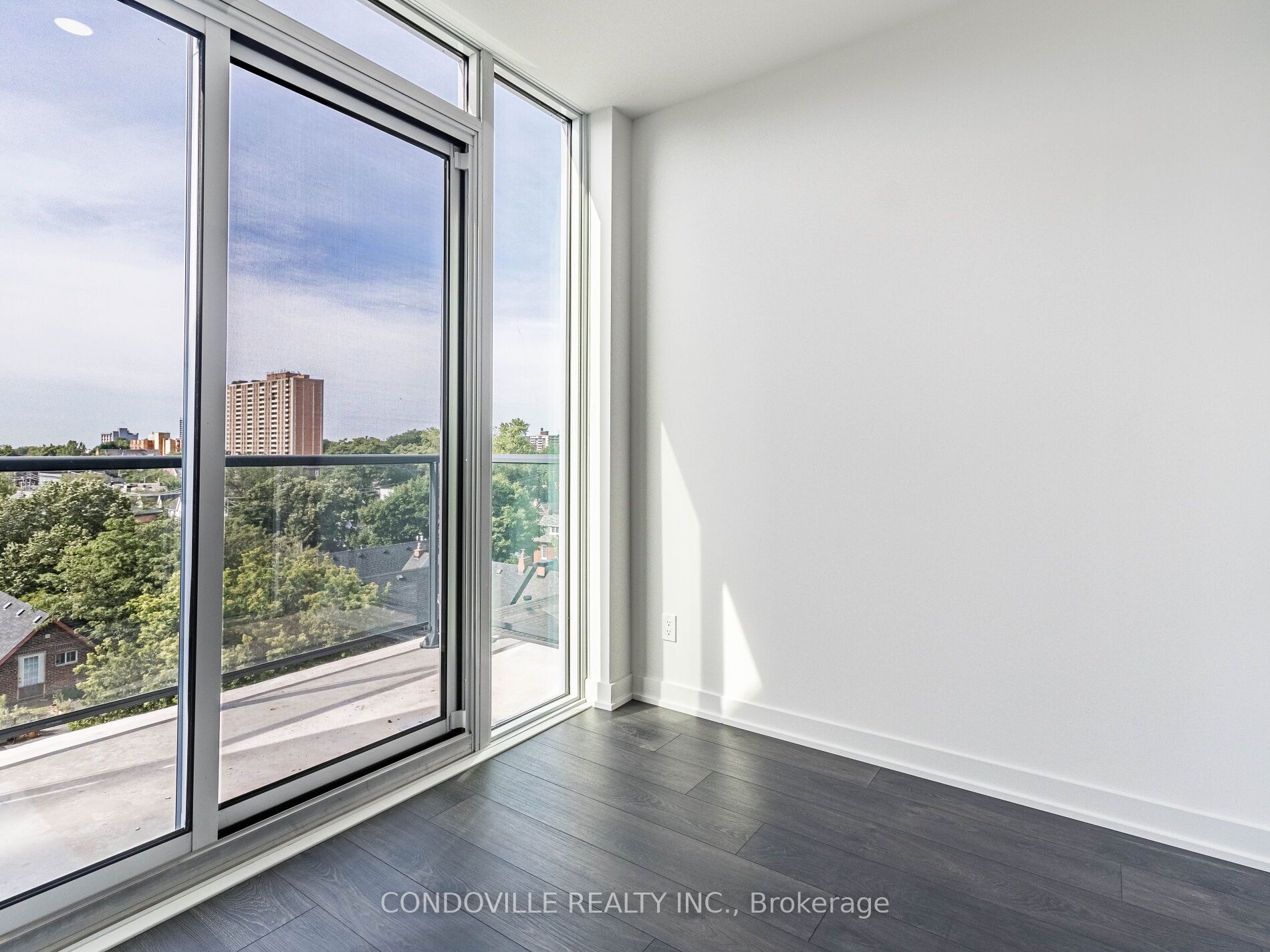 57 Brock Street W, #612