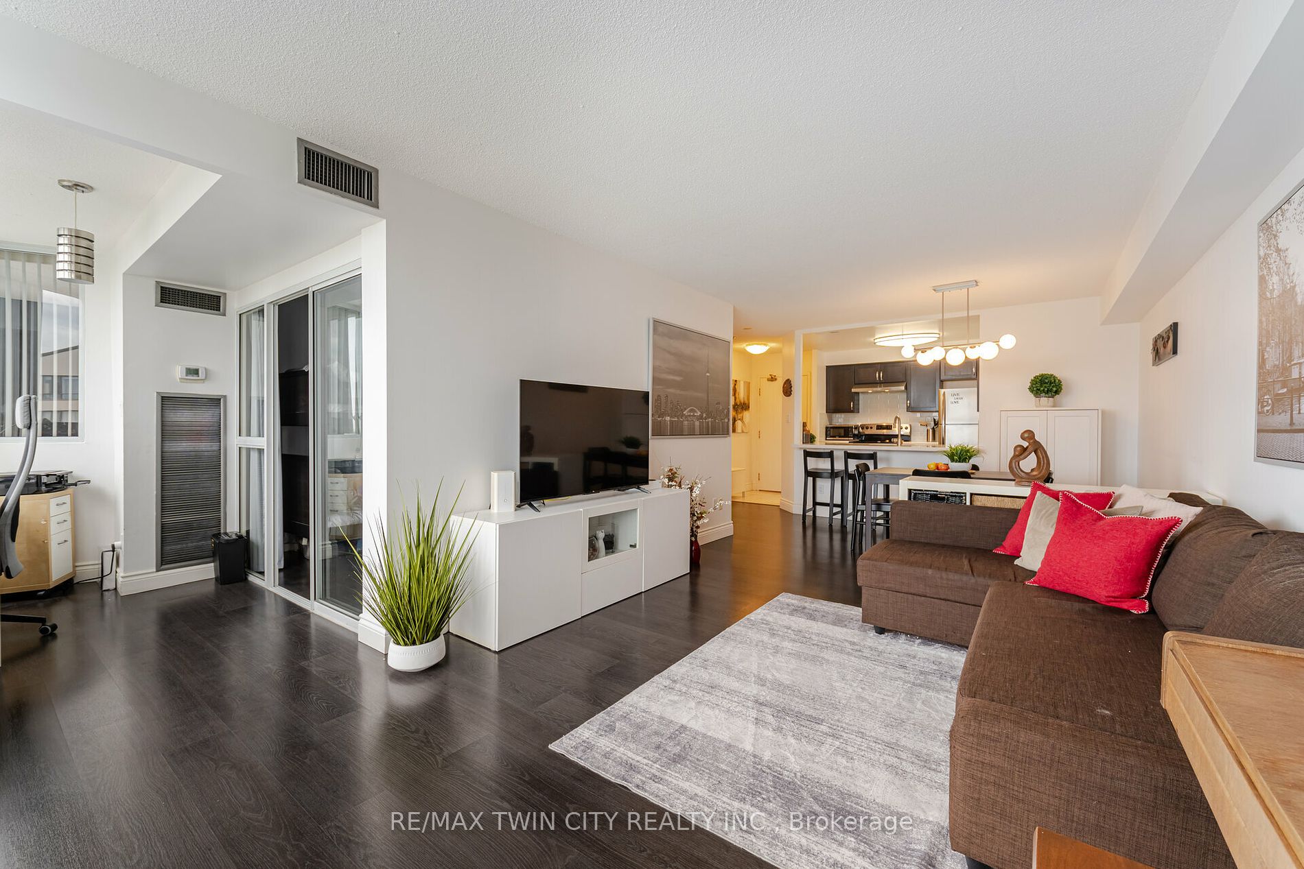 1001 Cedarglen Gate #617