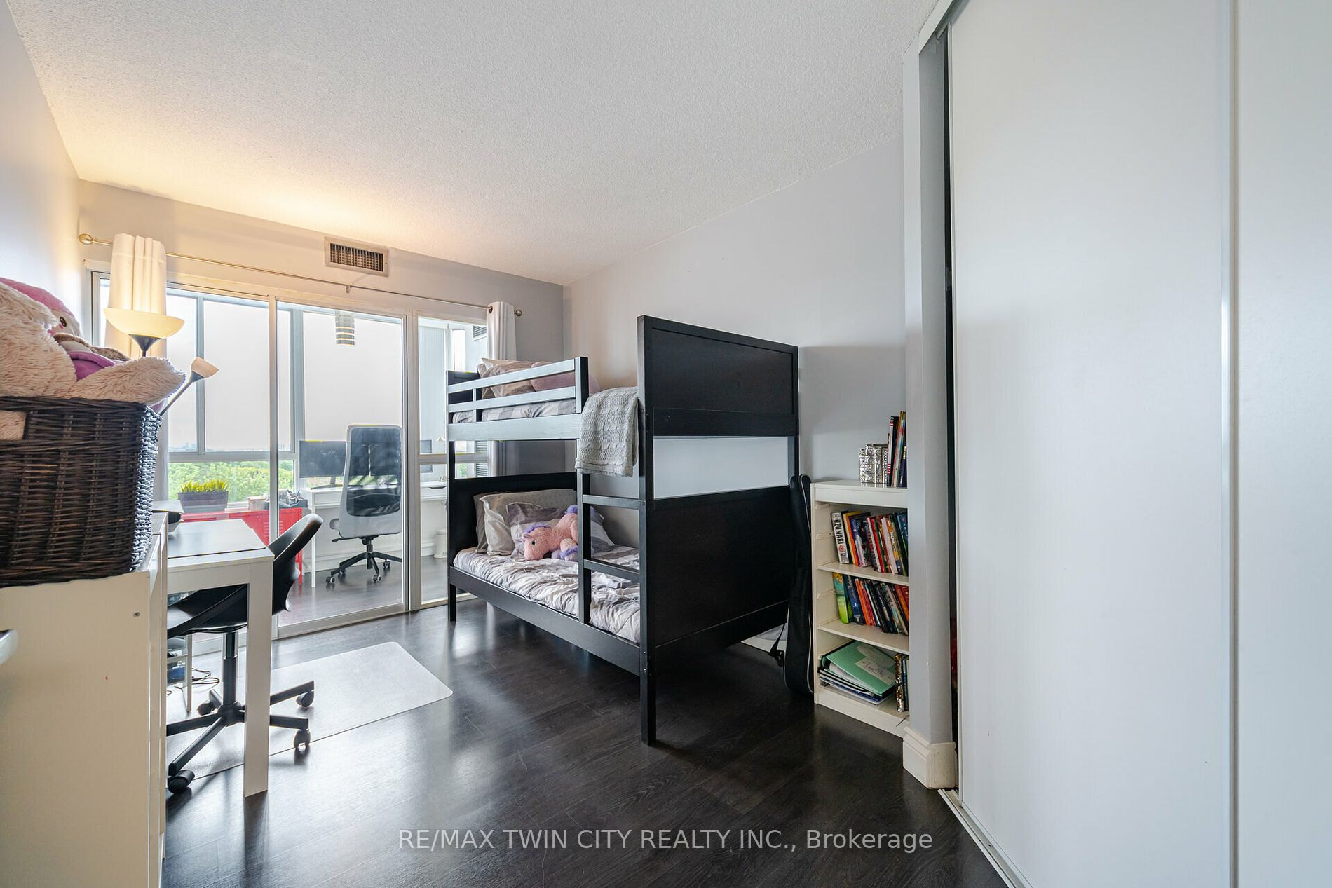 1001 Cedarglen Gate #617