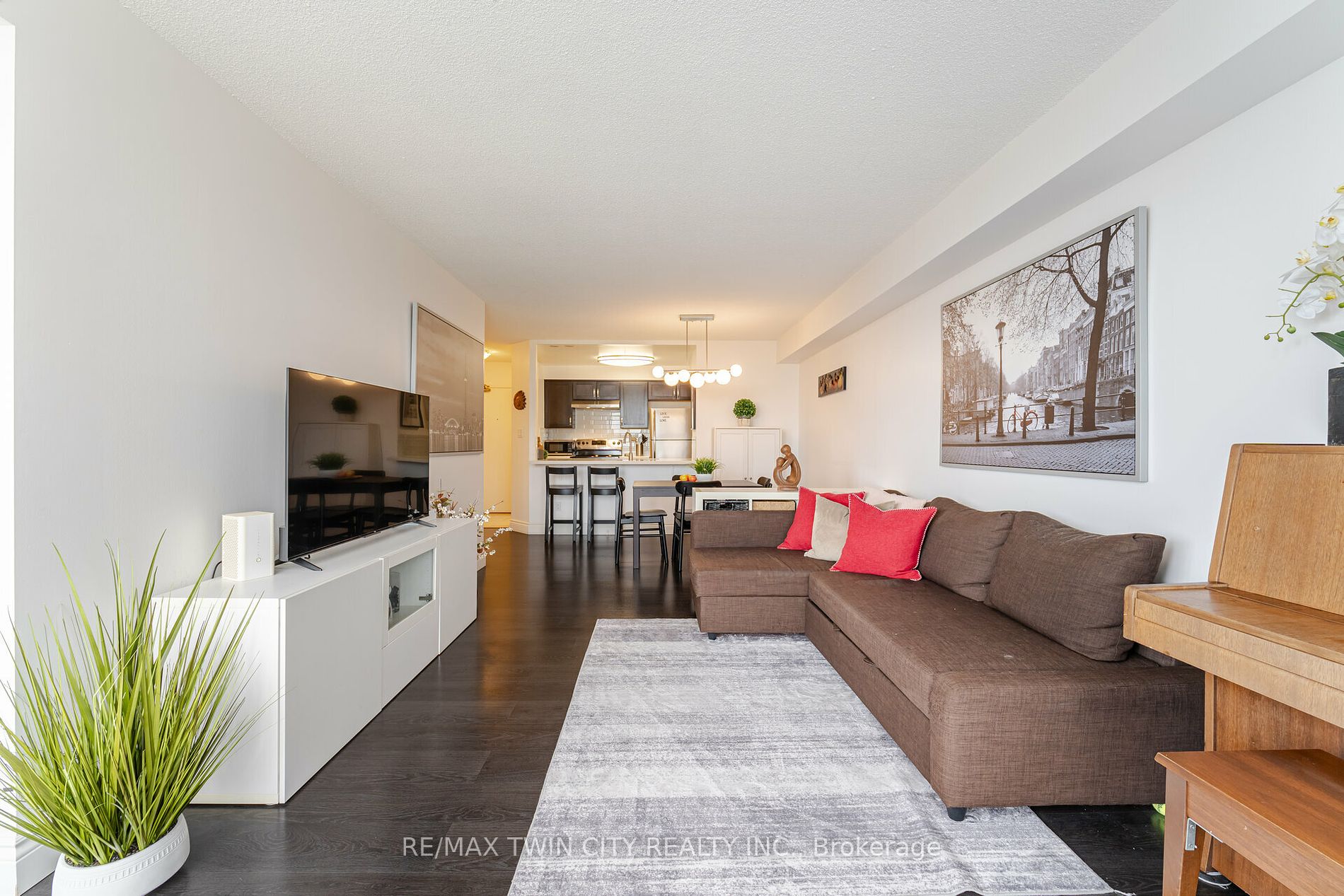 1001 Cedarglen Gate #617