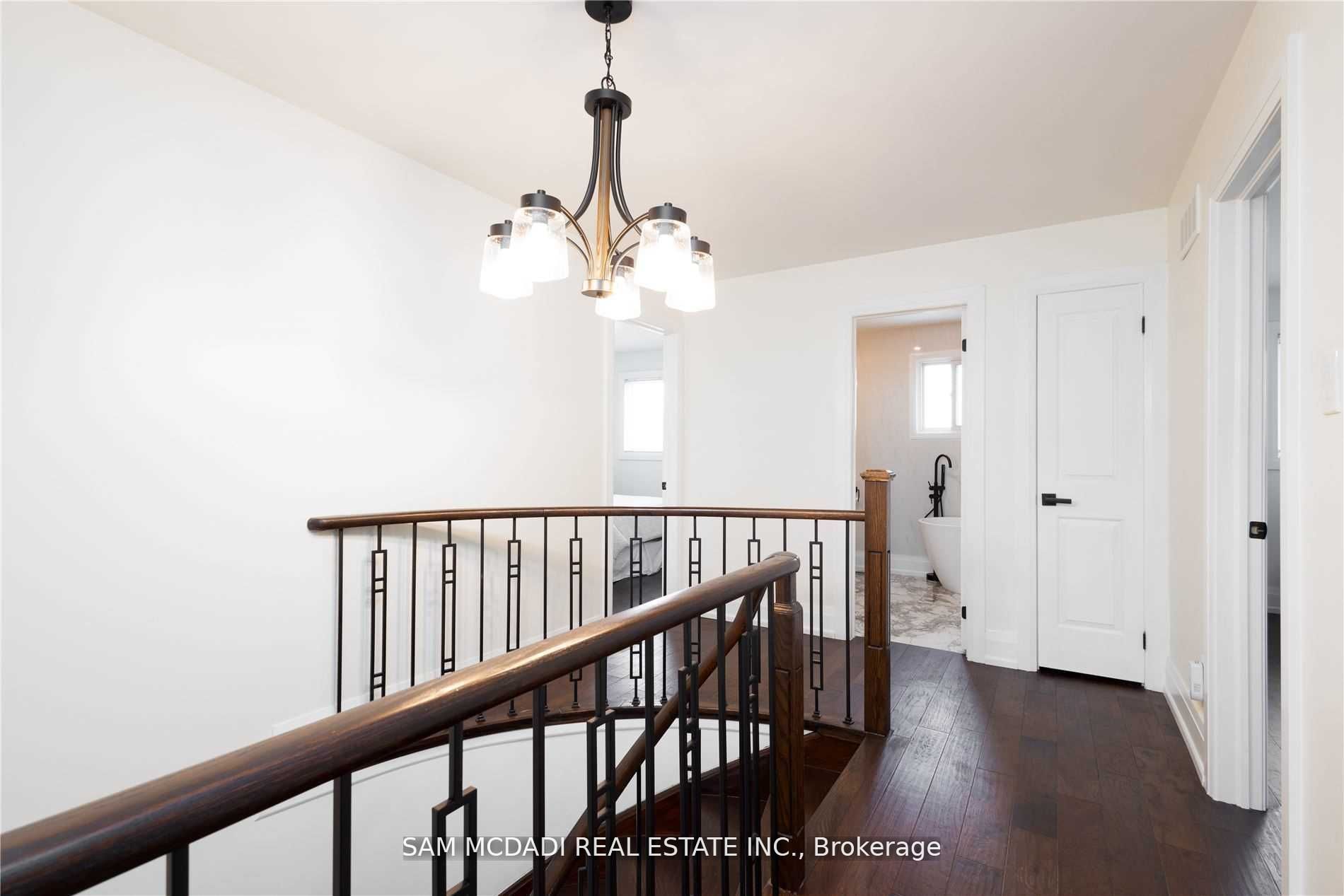 1099 Hedge Dr