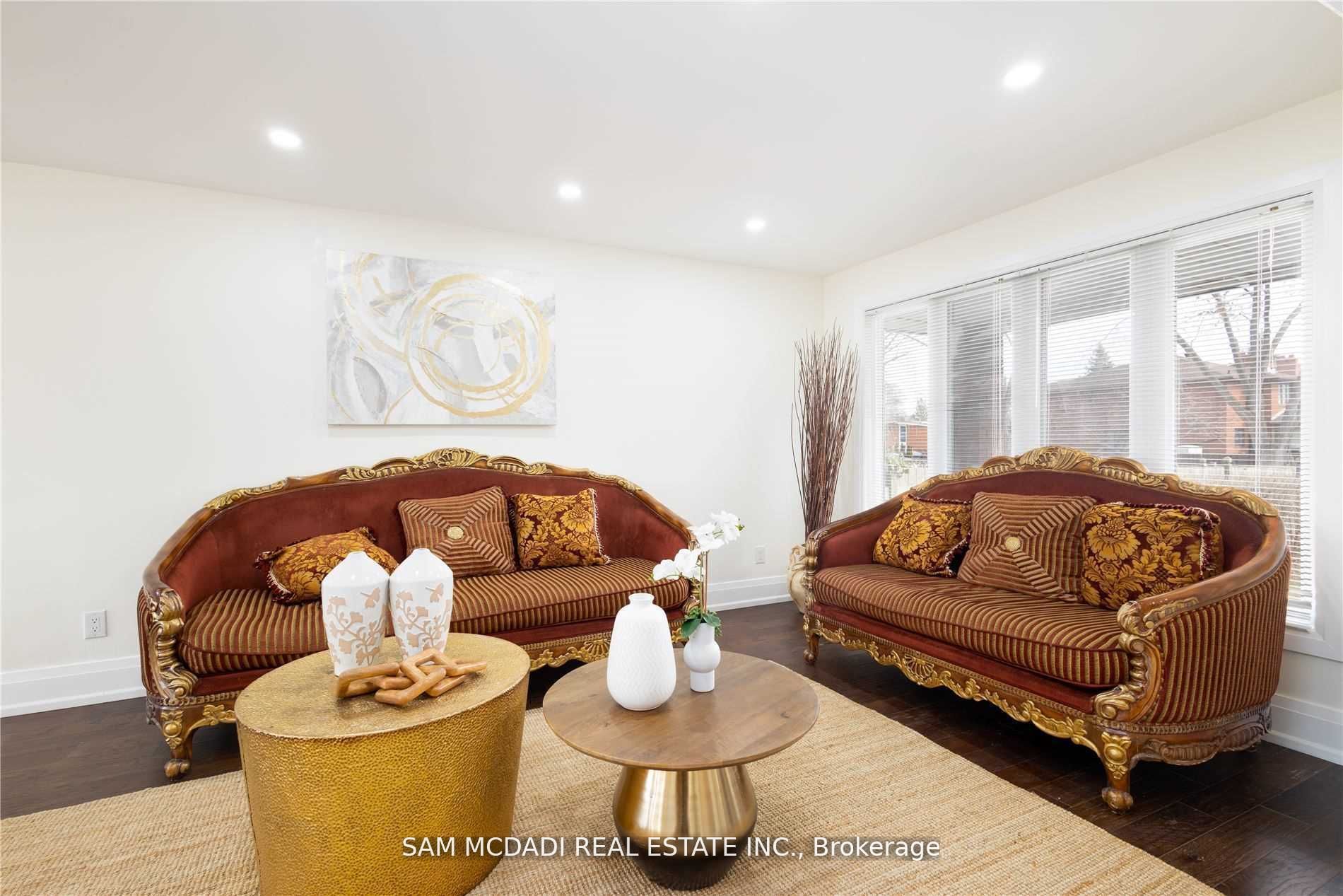 1099 Hedge Dr