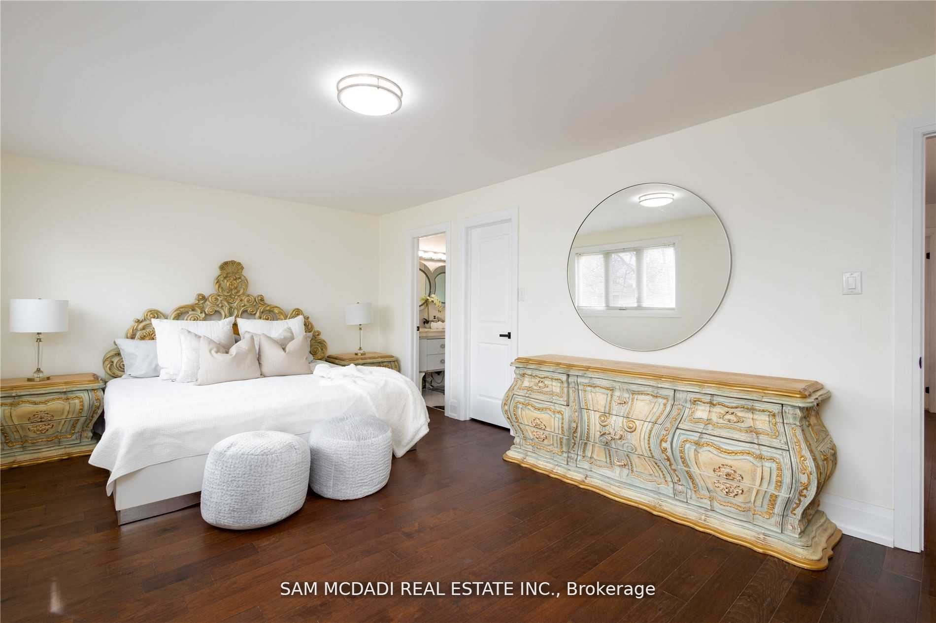 1099 Hedge Dr
