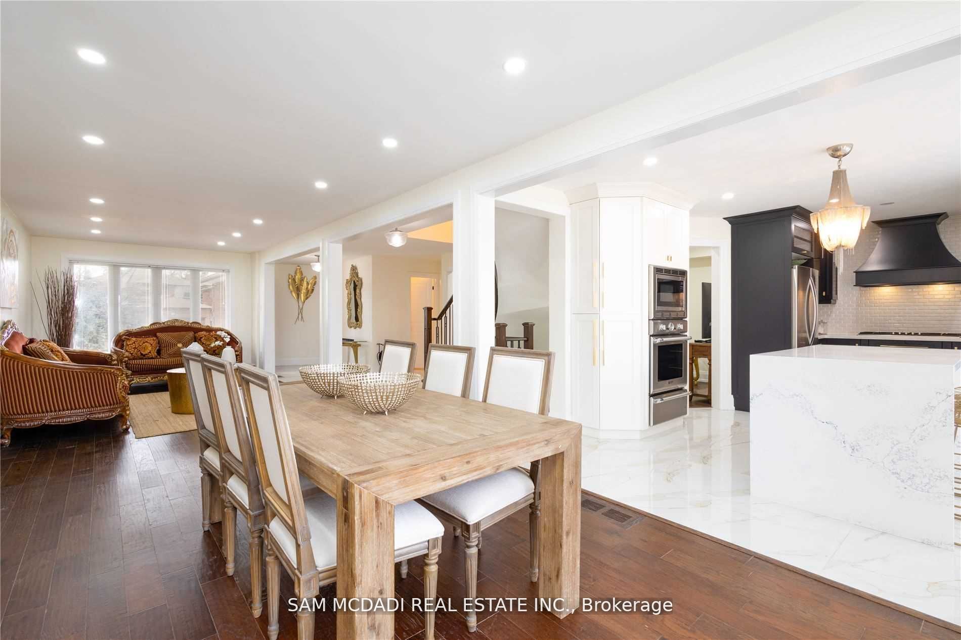 1099 Hedge Dr