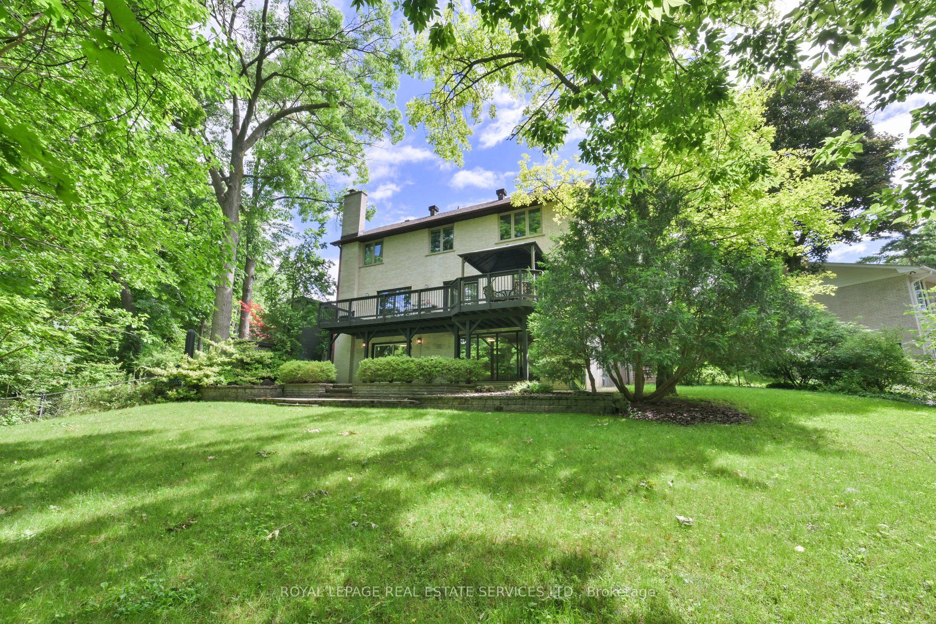 19 Ridgegate Crescent