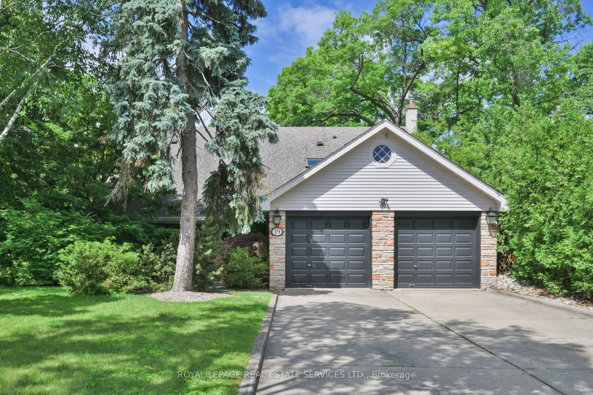 19 Ridgegate Crescent