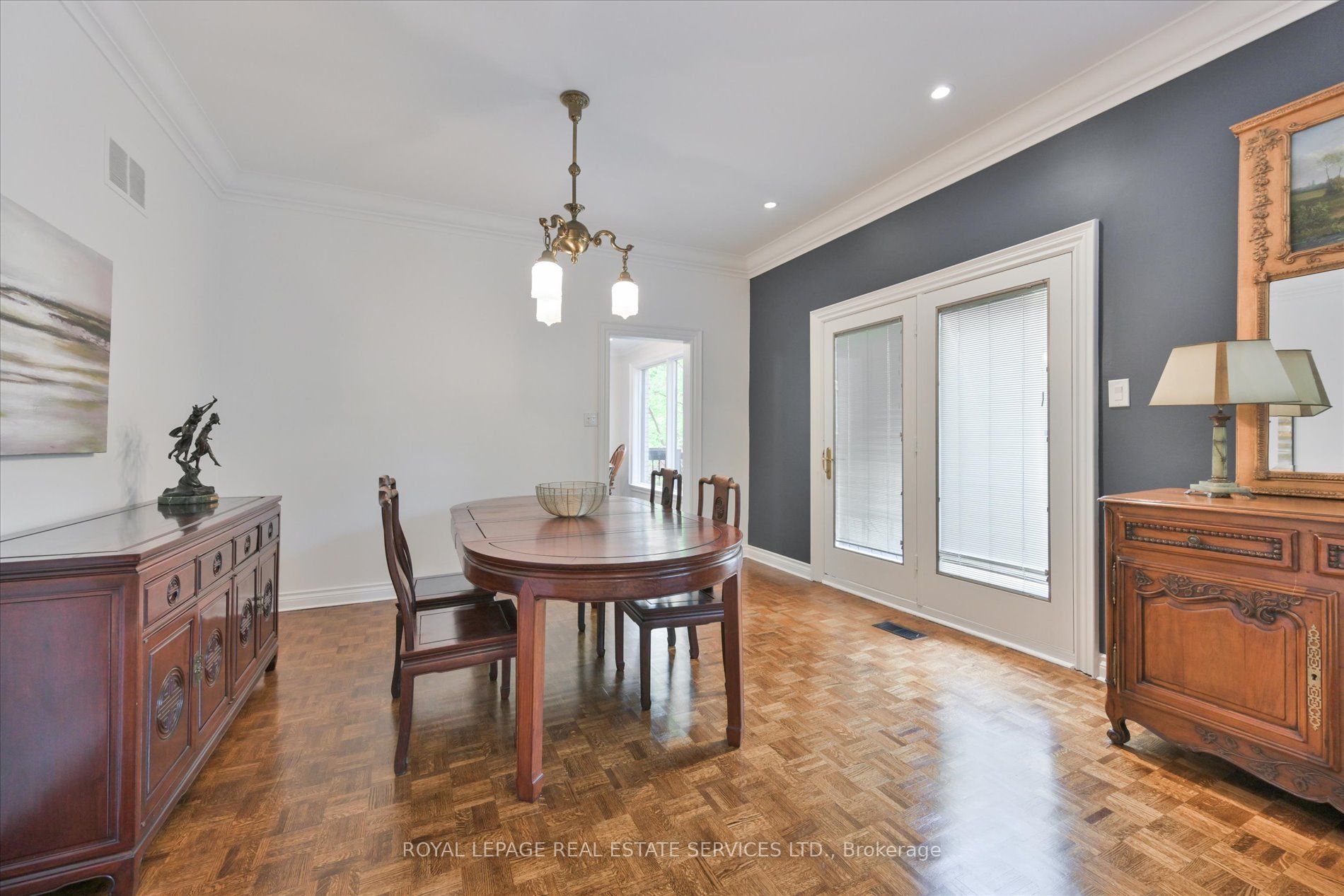 19 Ridgegate Crescent